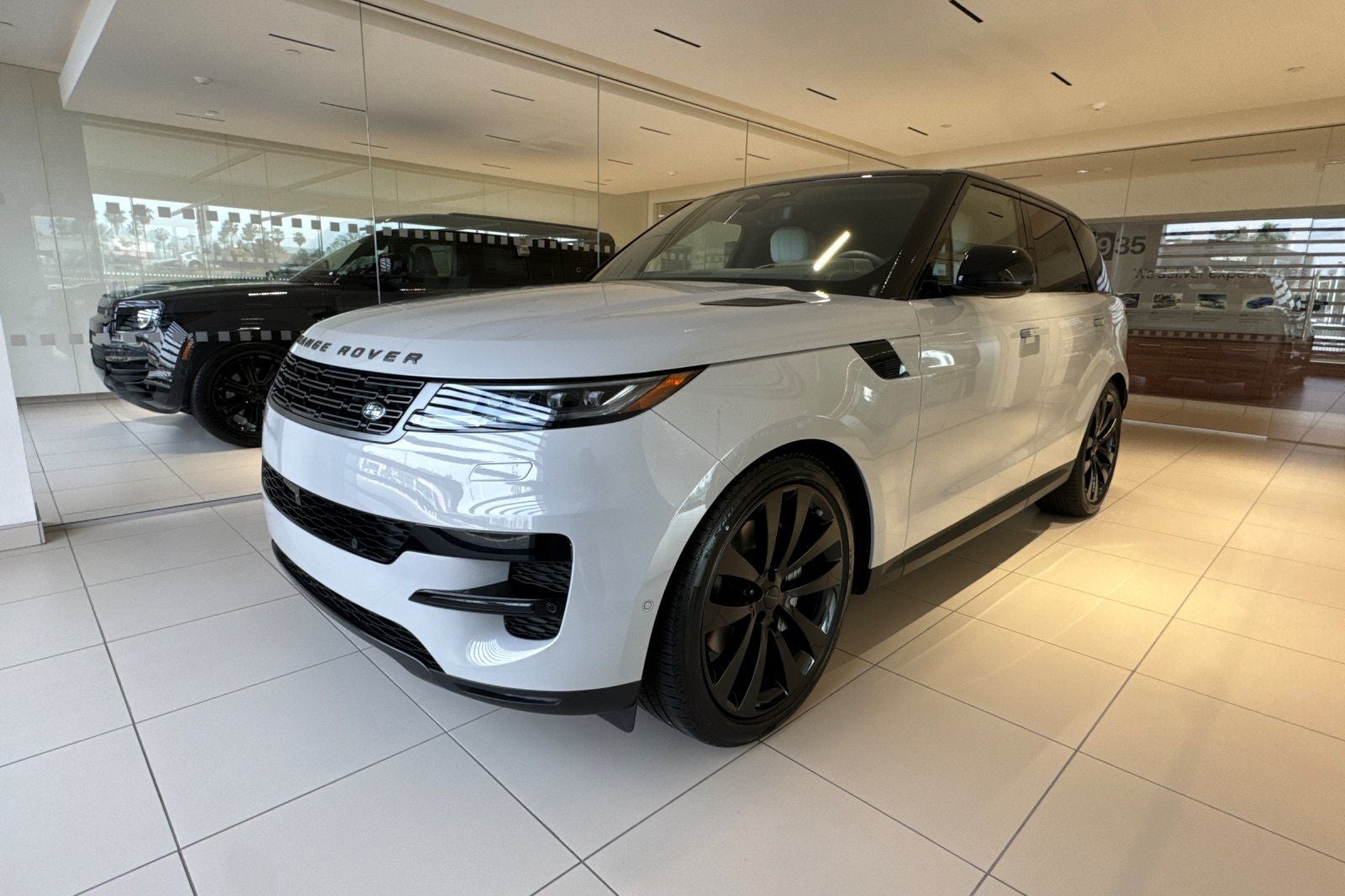 2026 Land Rover Range Rover Sport SE