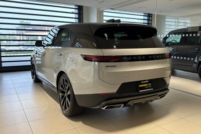 2026 Land Rover Range Rover Sport SE