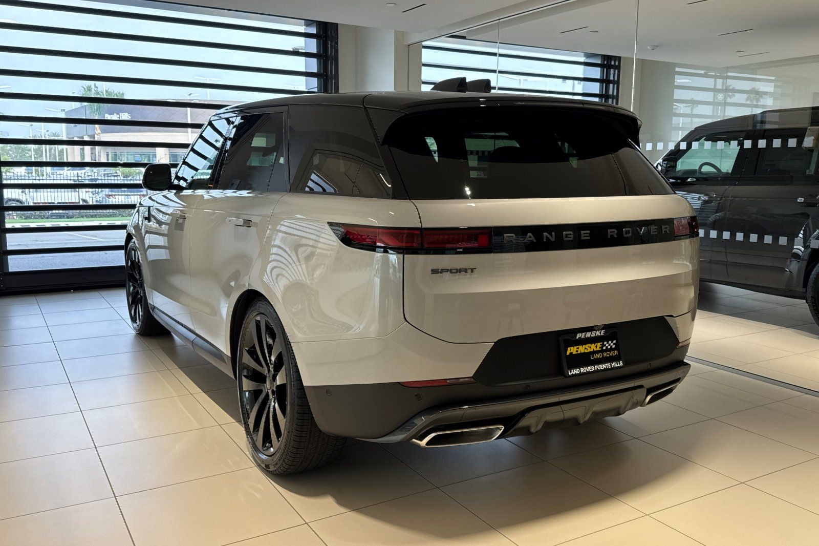 2026 Land Rover Range Rover Sport SE