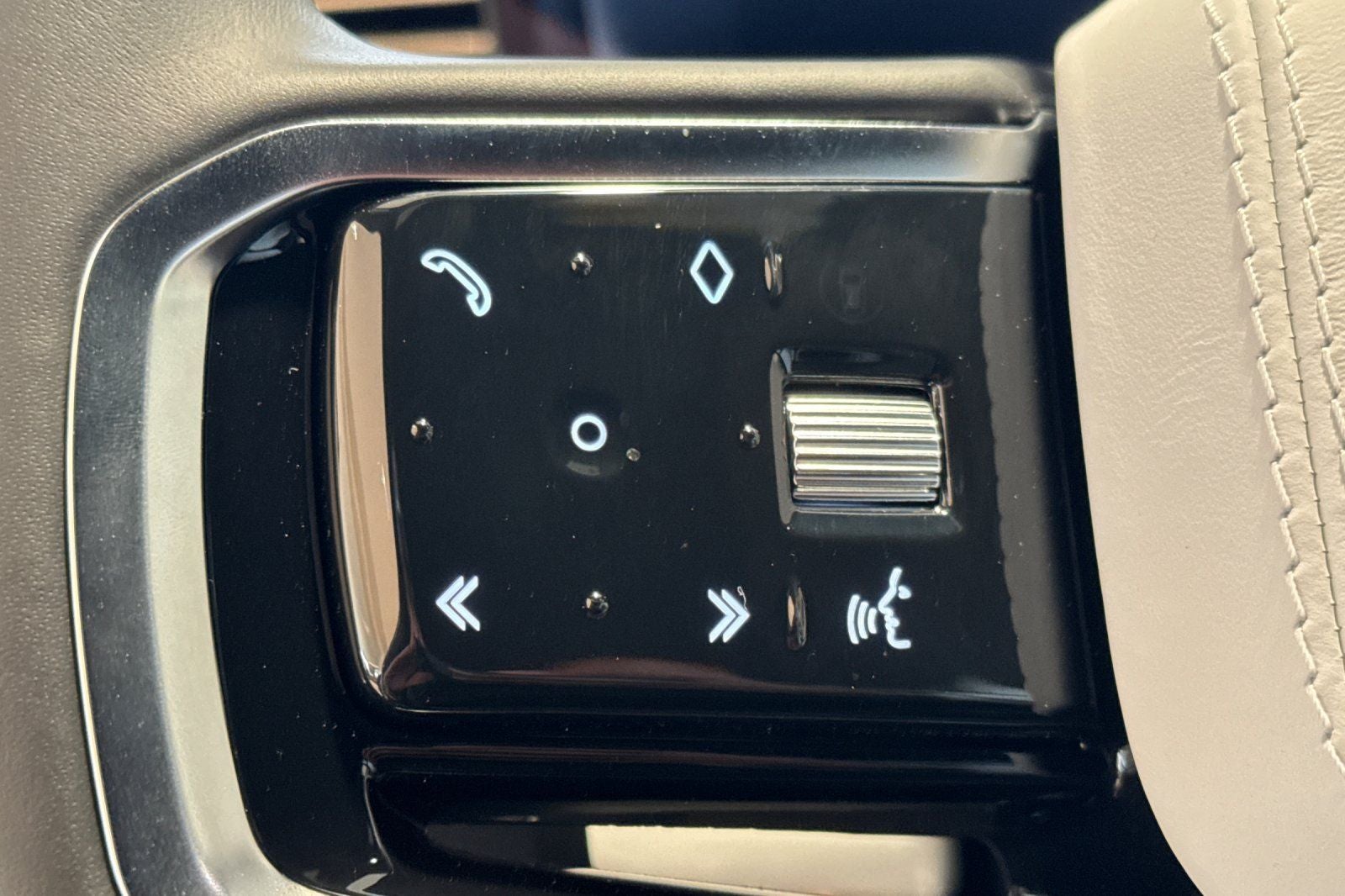 2026 Land Rover Range Rover Sport SE