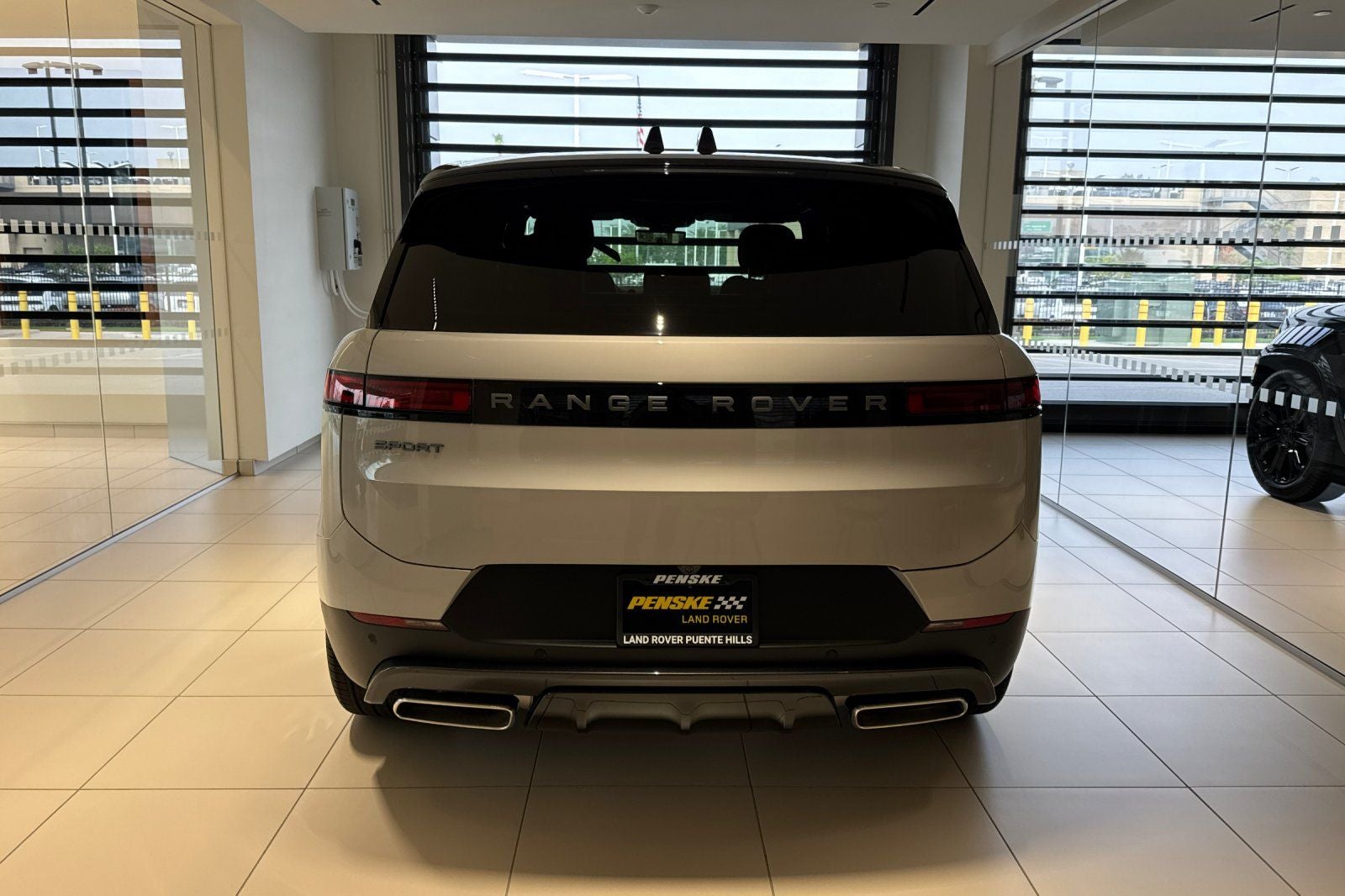 2026 Land Rover Range Rover Sport SE