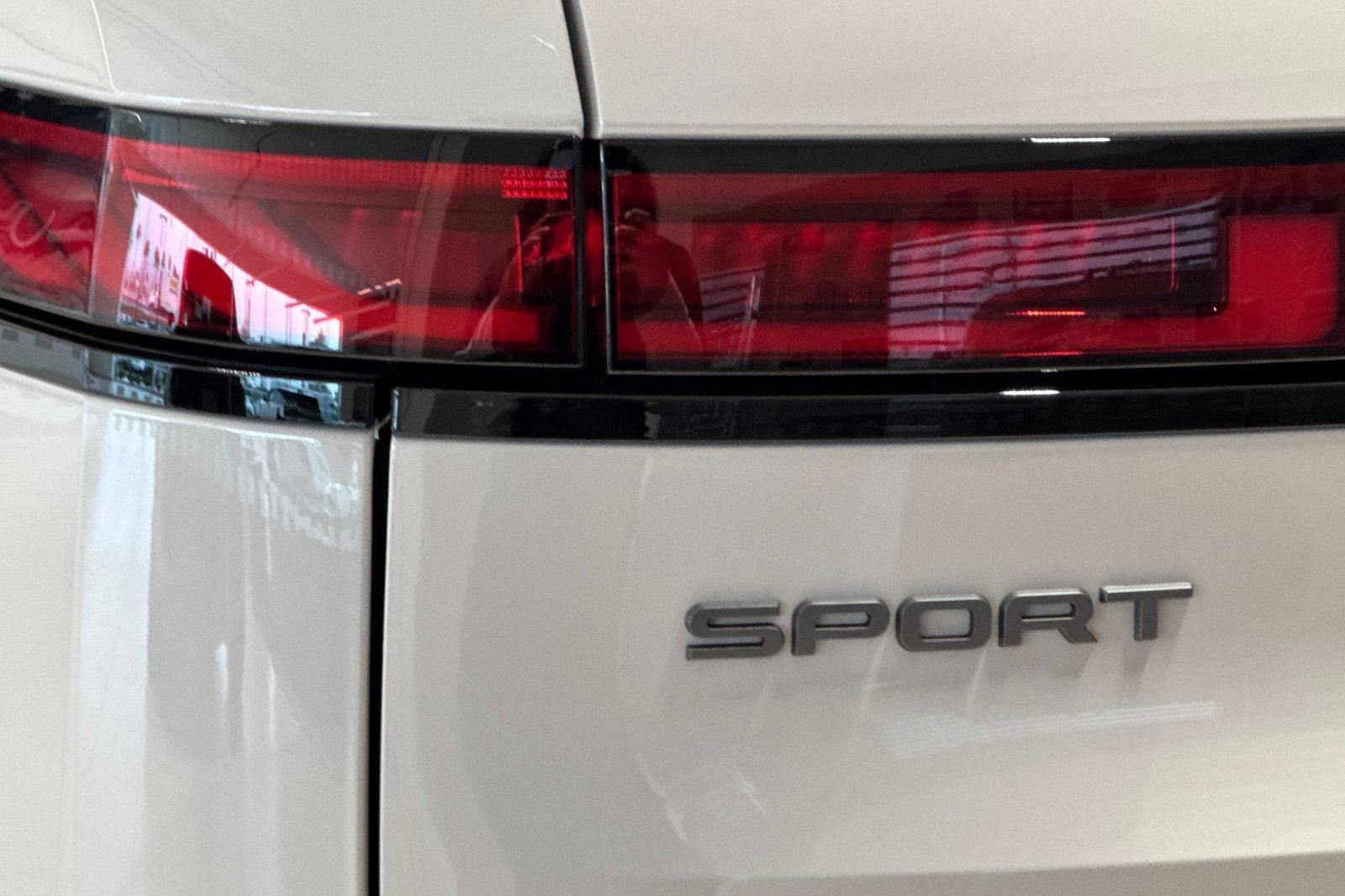 2026 Land Rover Range Rover Sport SE