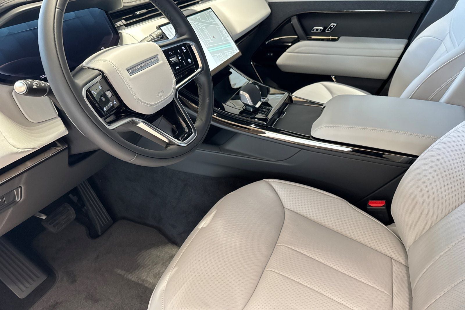 2026 Land Rover Range Rover Sport SE