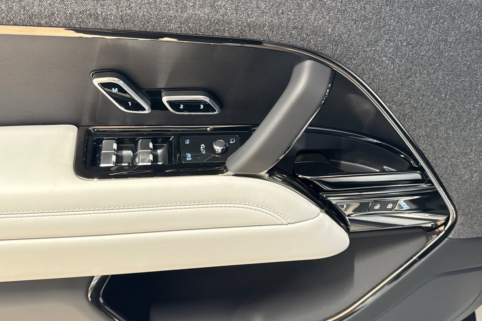 2026 Land Rover Range Rover Sport SE