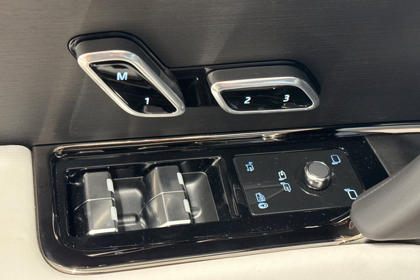 2026 Land Rover Range Rover Sport SE