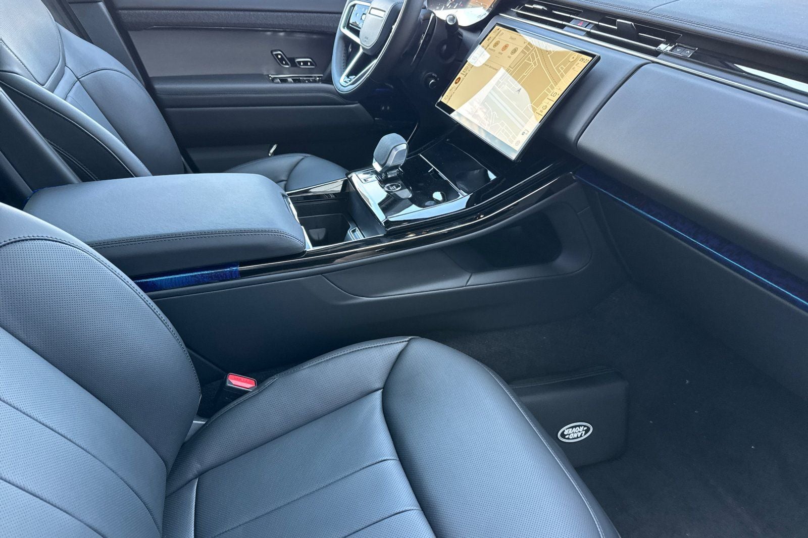 2026 Land Rover Range Rover Sport SE