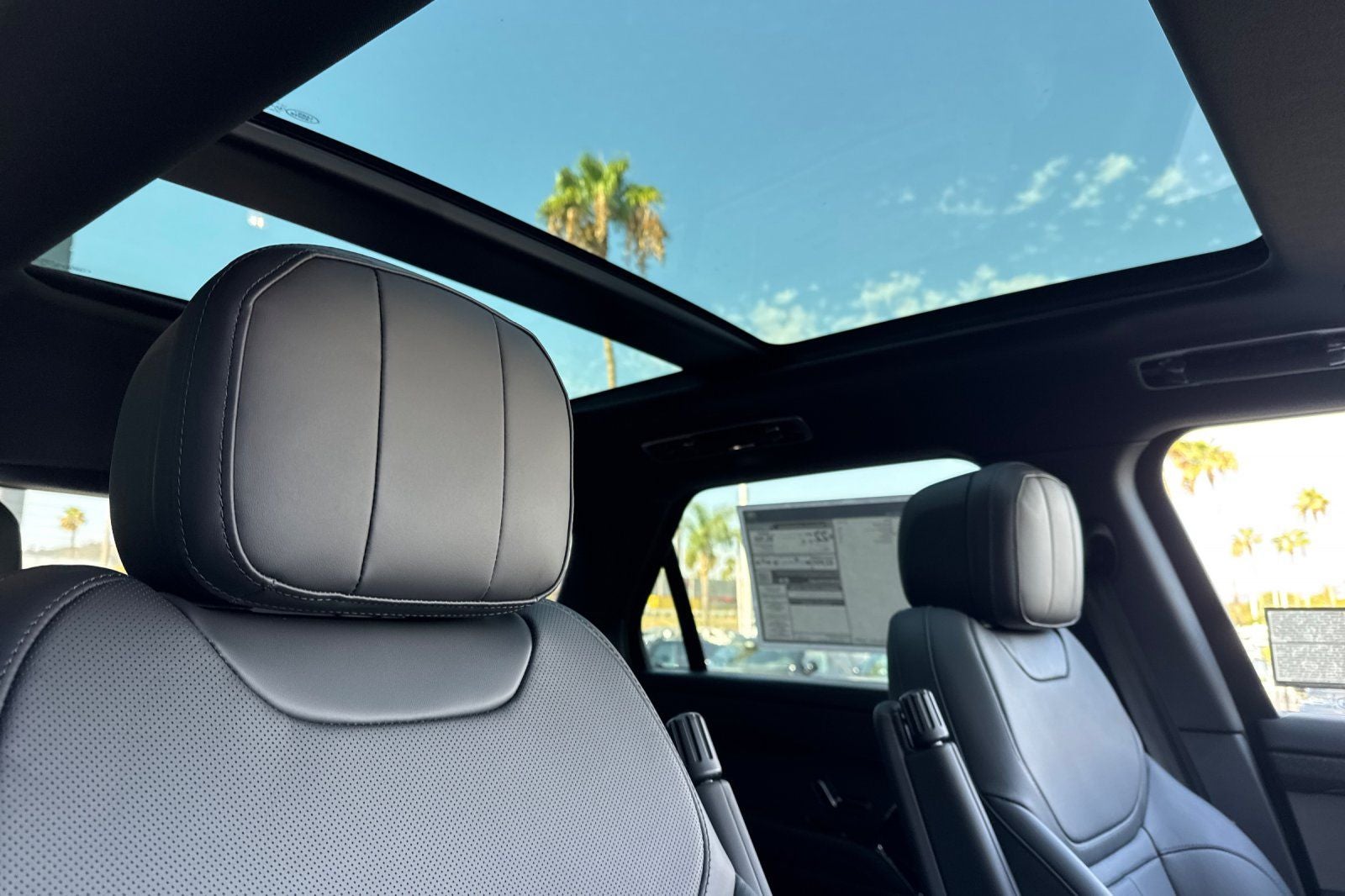 2026 Land Rover Range Rover Sport SE