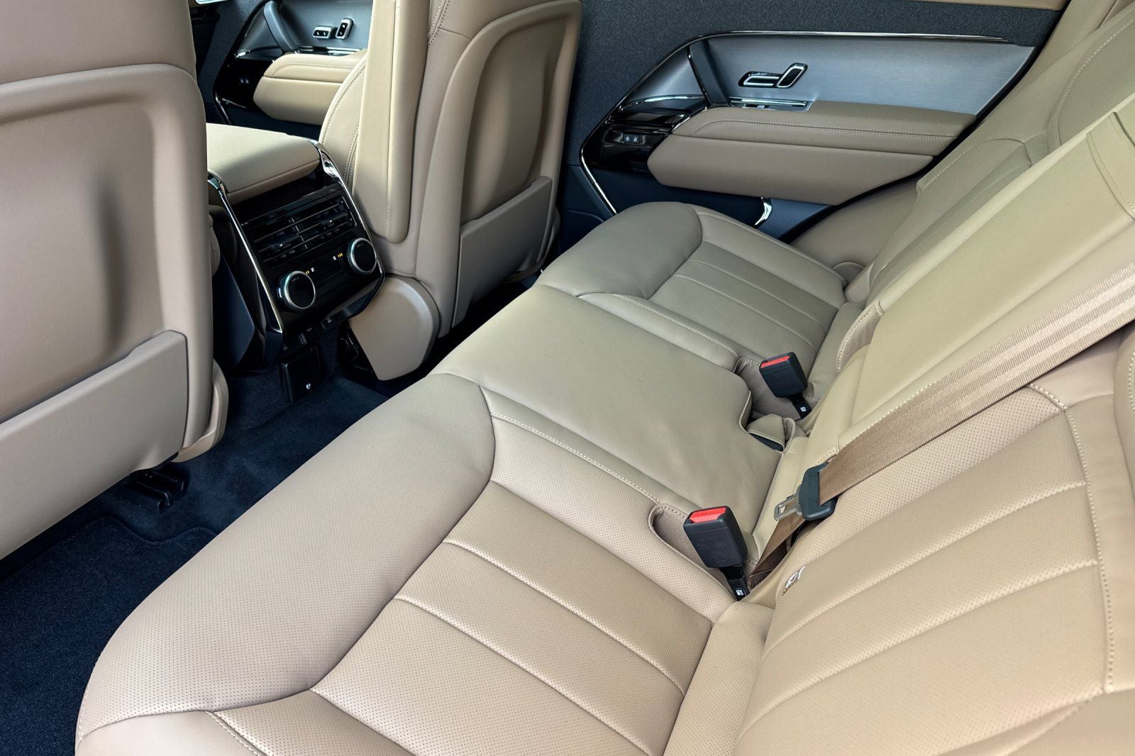 2026 Land Rover Range Rover Sport SE