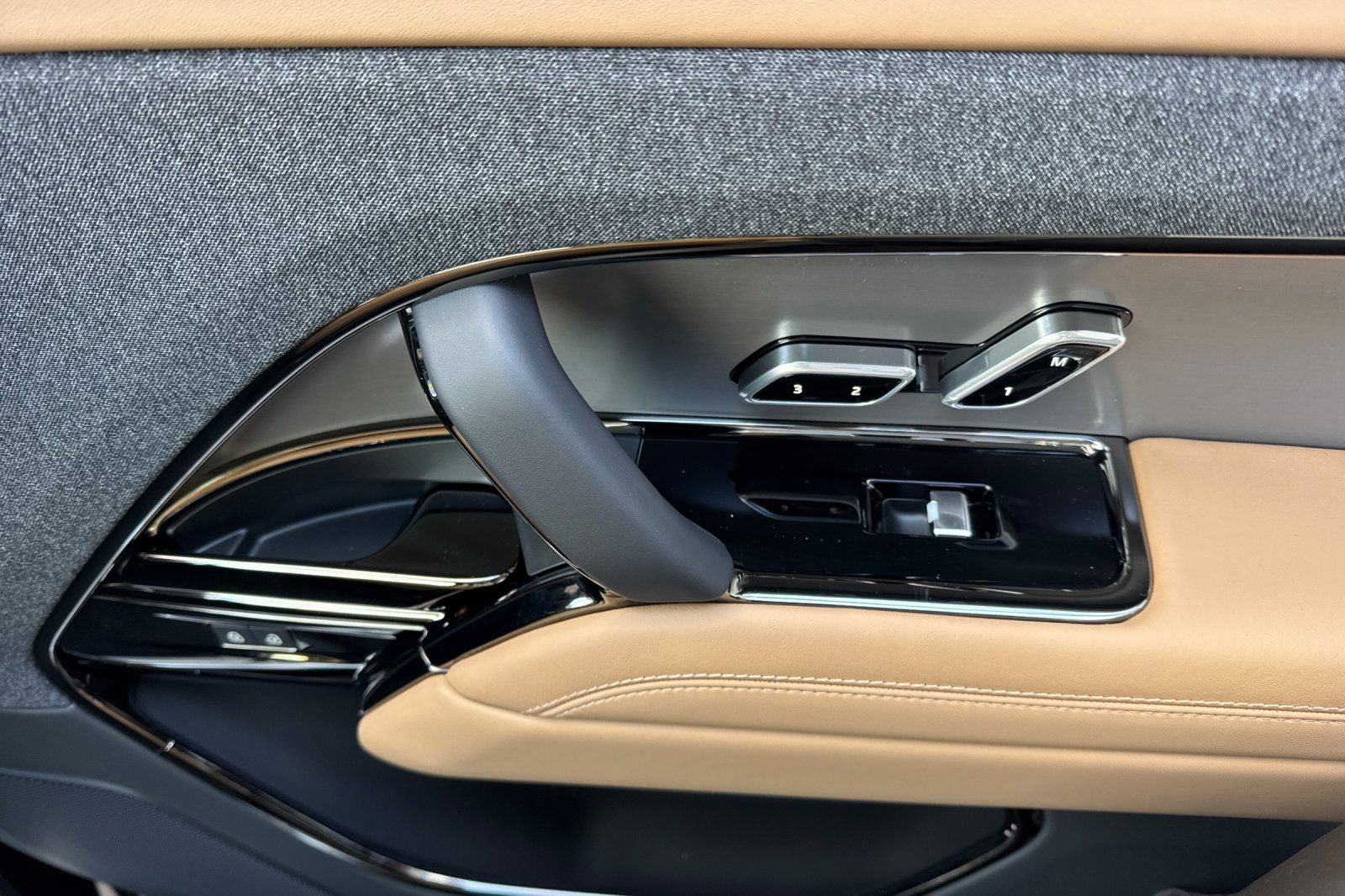 2026 Land Rover Range Rover Sport SE