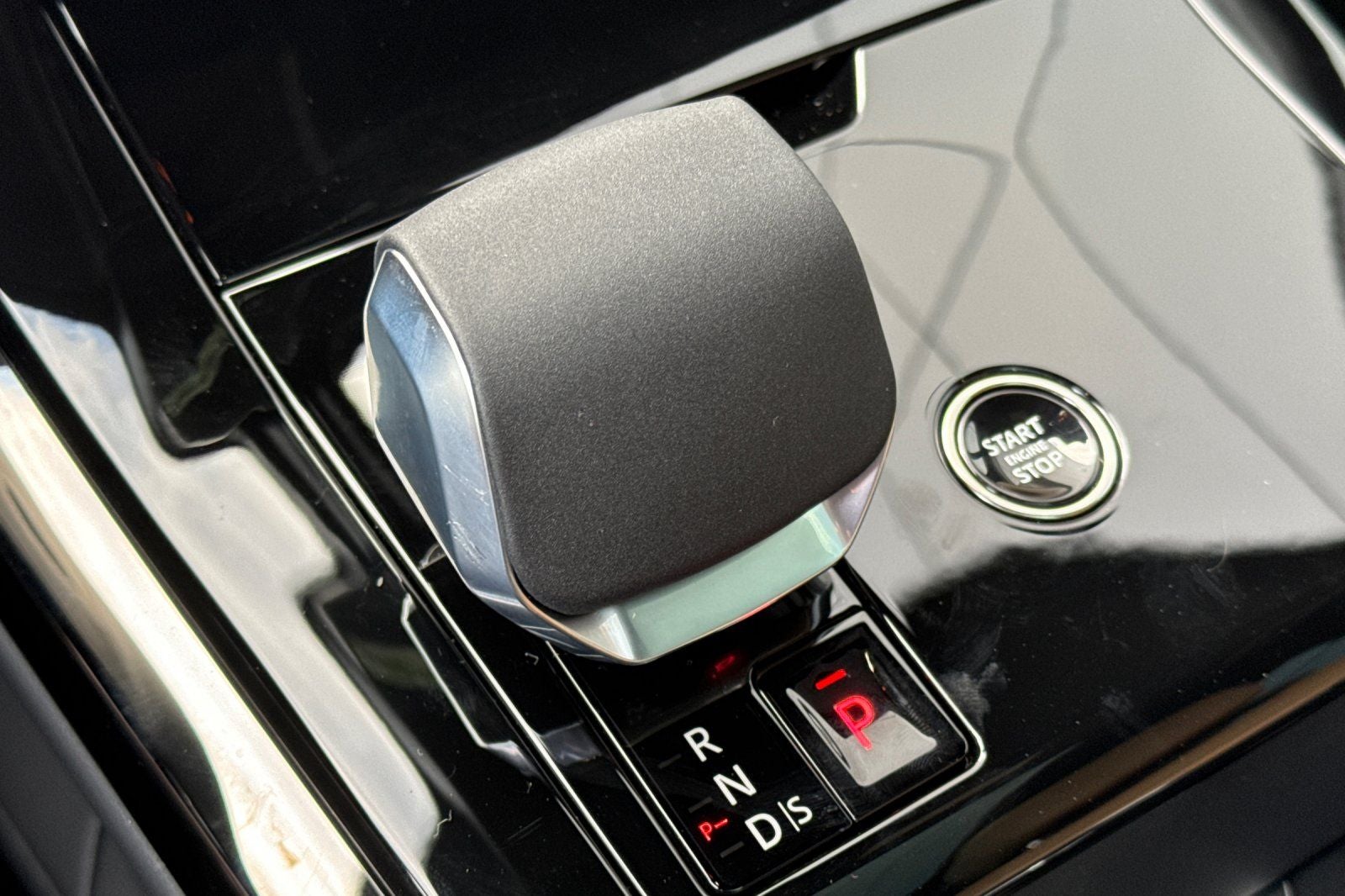 2026 Land Rover Range Rover Sport SE