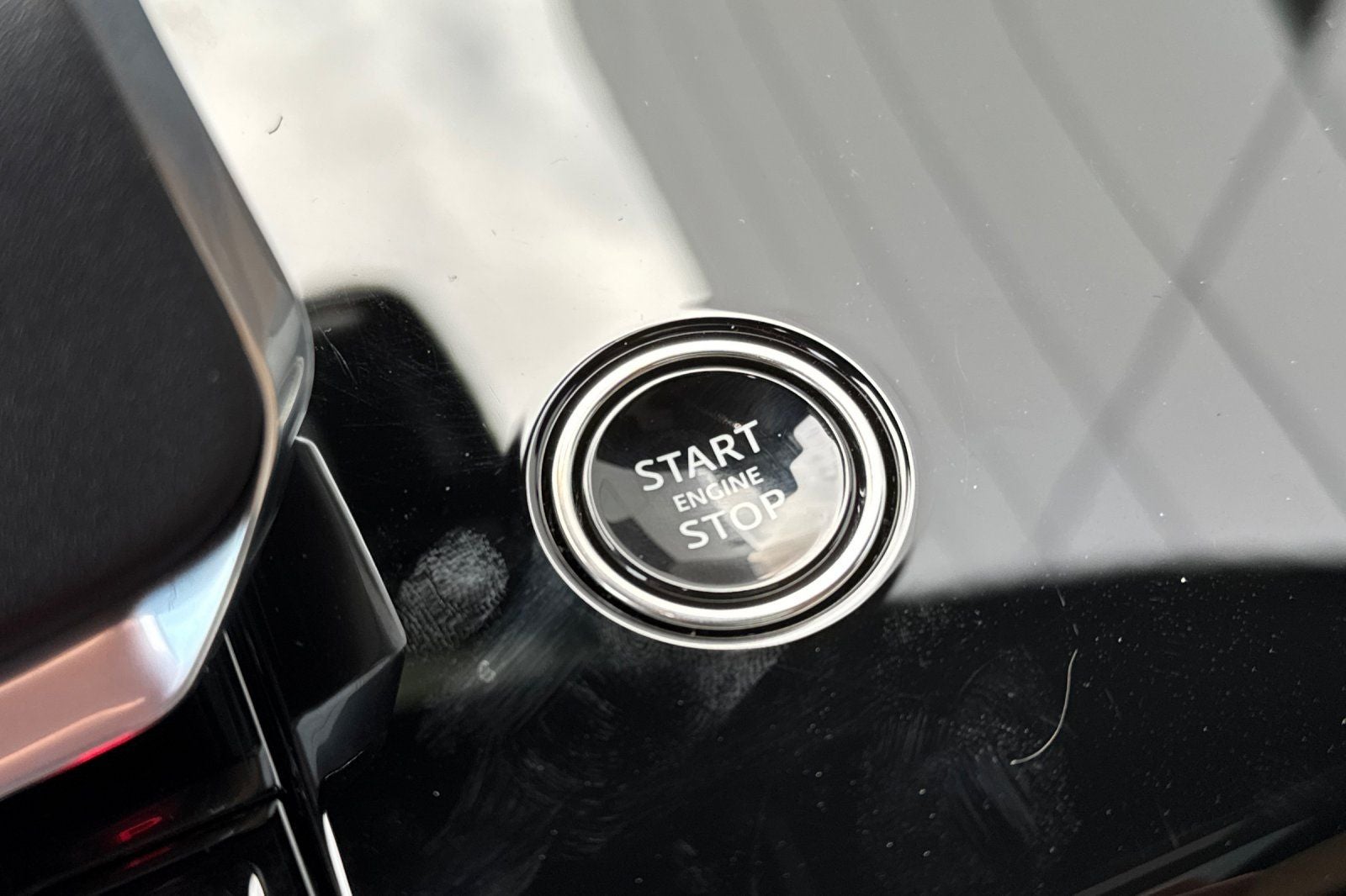 2026 Land Rover Range Rover Sport SE