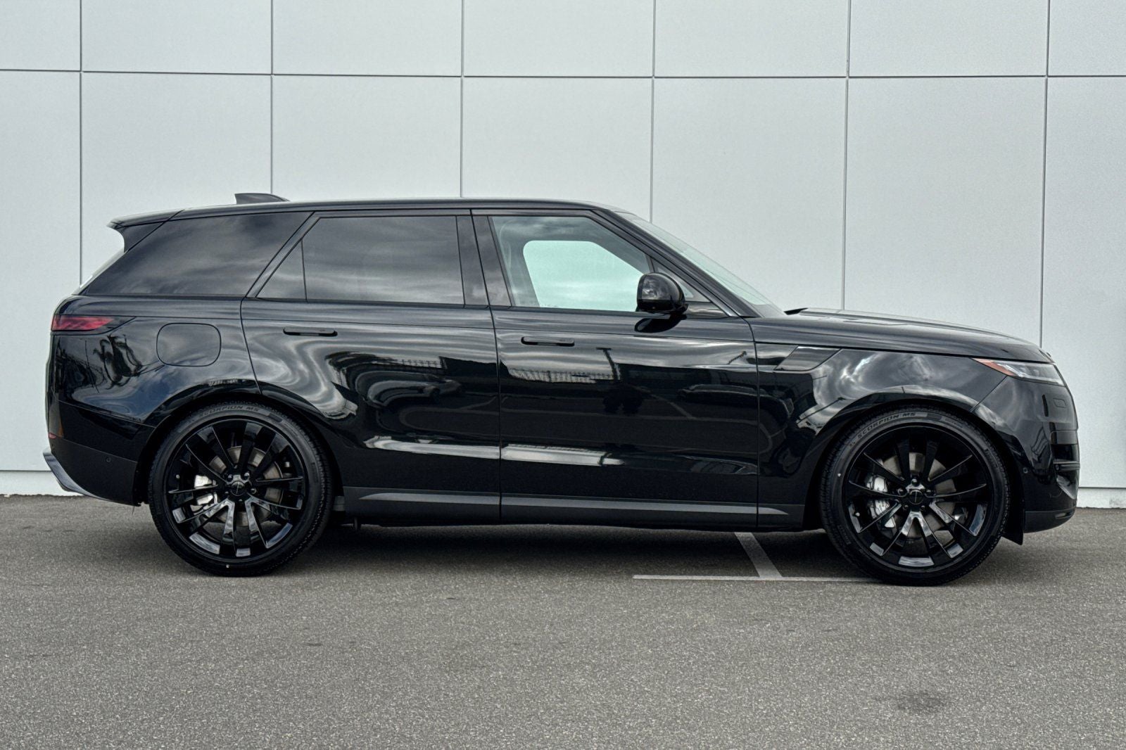 2026 Land Rover Range Rover Sport SE
