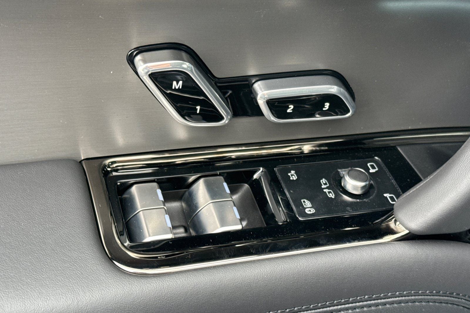 2026 Land Rover Range Rover Sport SE