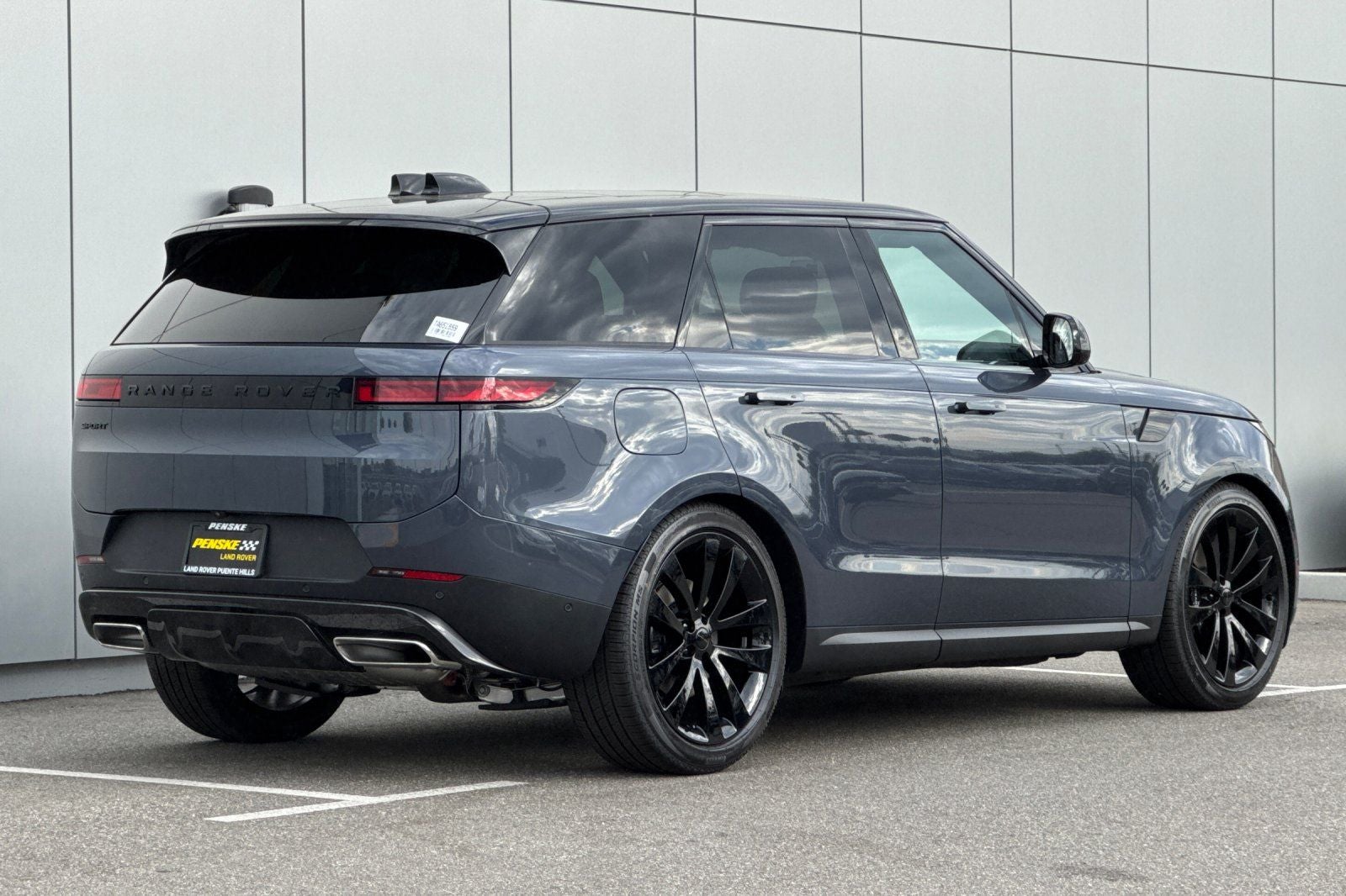 2026 Land Rover Range Rover Sport SE