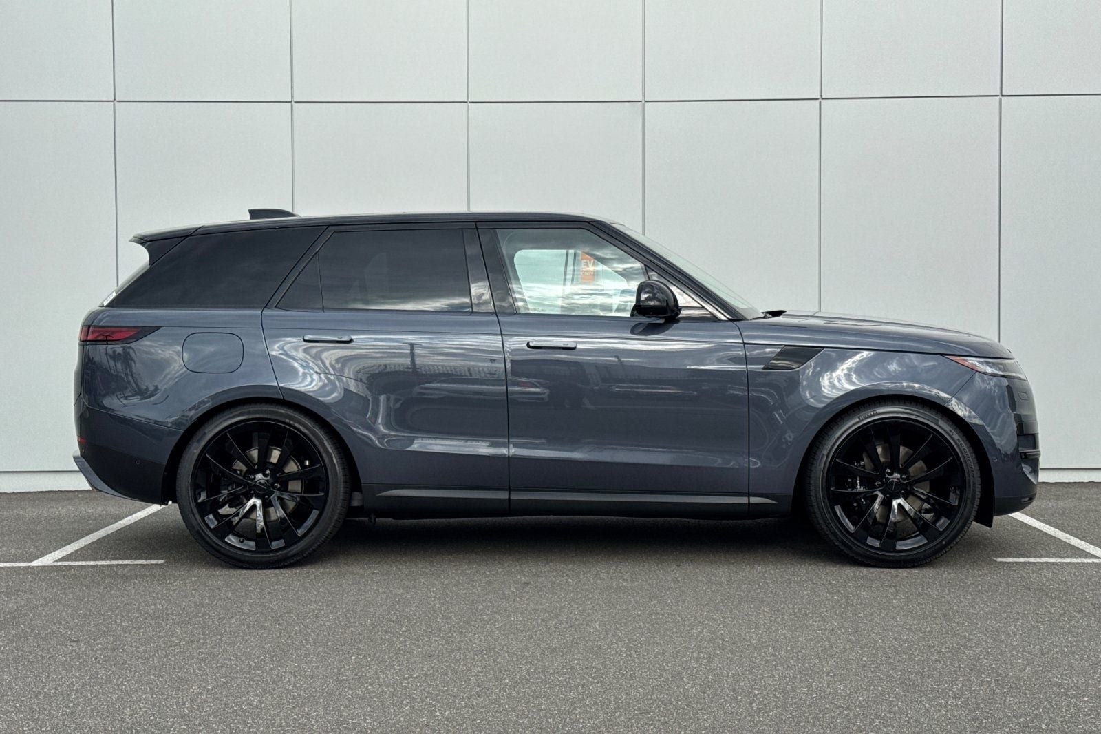 2026 Land Rover Range Rover Sport SE
