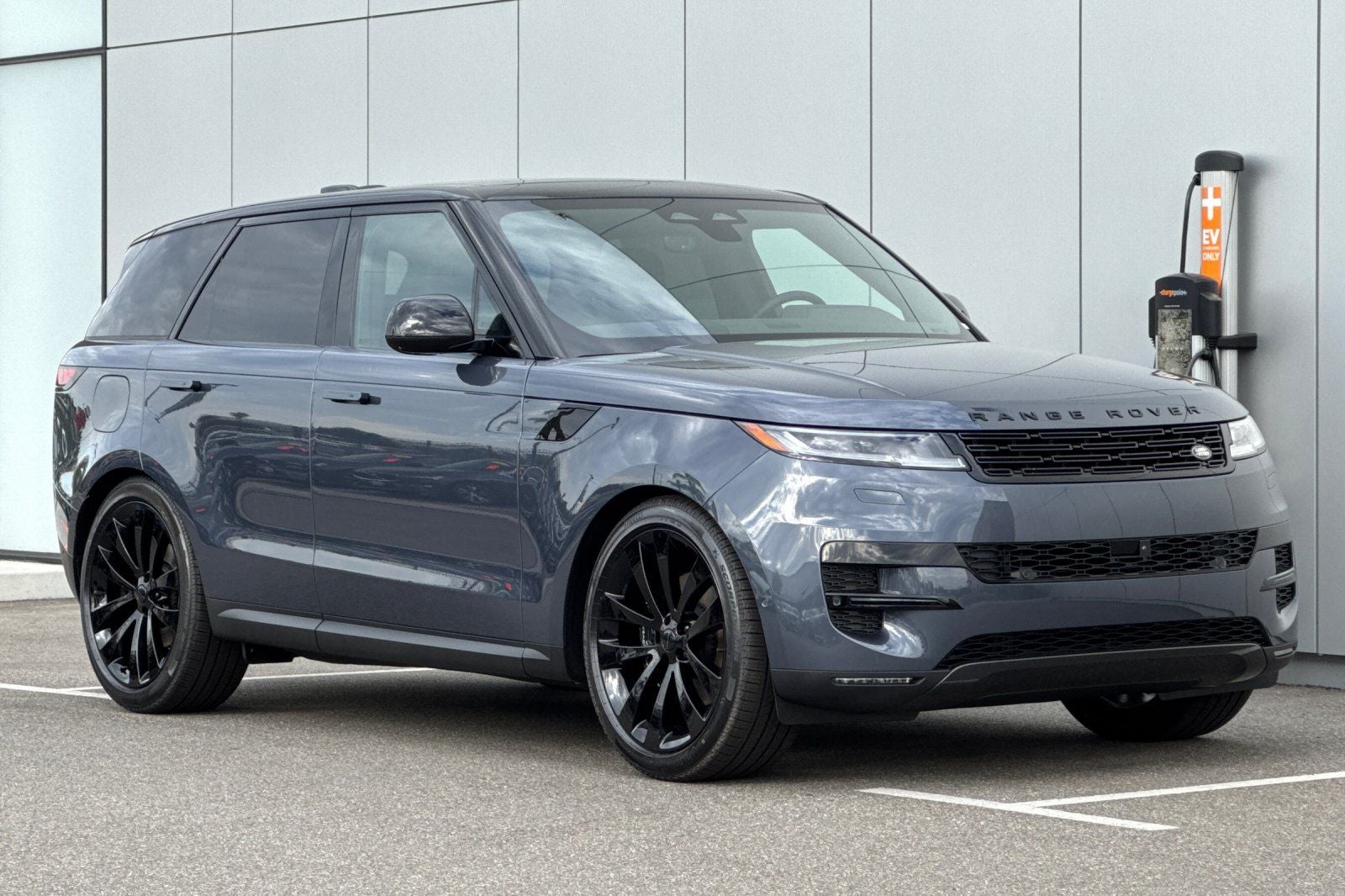 2026 Land Rover Range Rover Sport SE