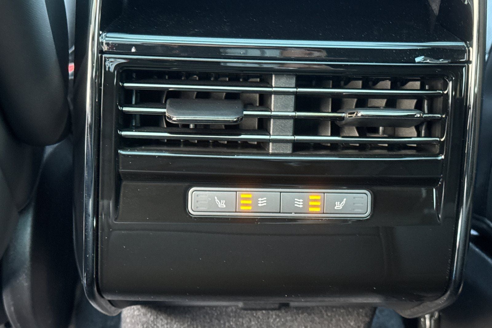 2026 Land Rover Range Rover Sport SE