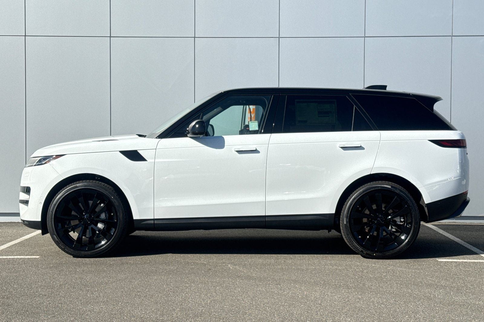 2026 Land Rover Range Rover Sport SE