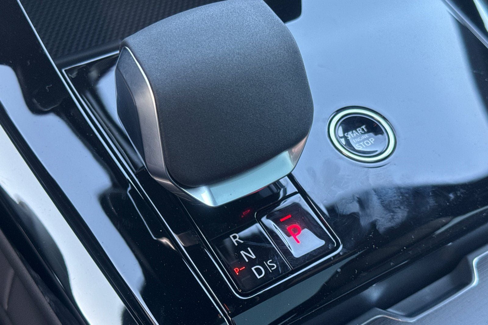 2026 Land Rover Range Rover Sport SE