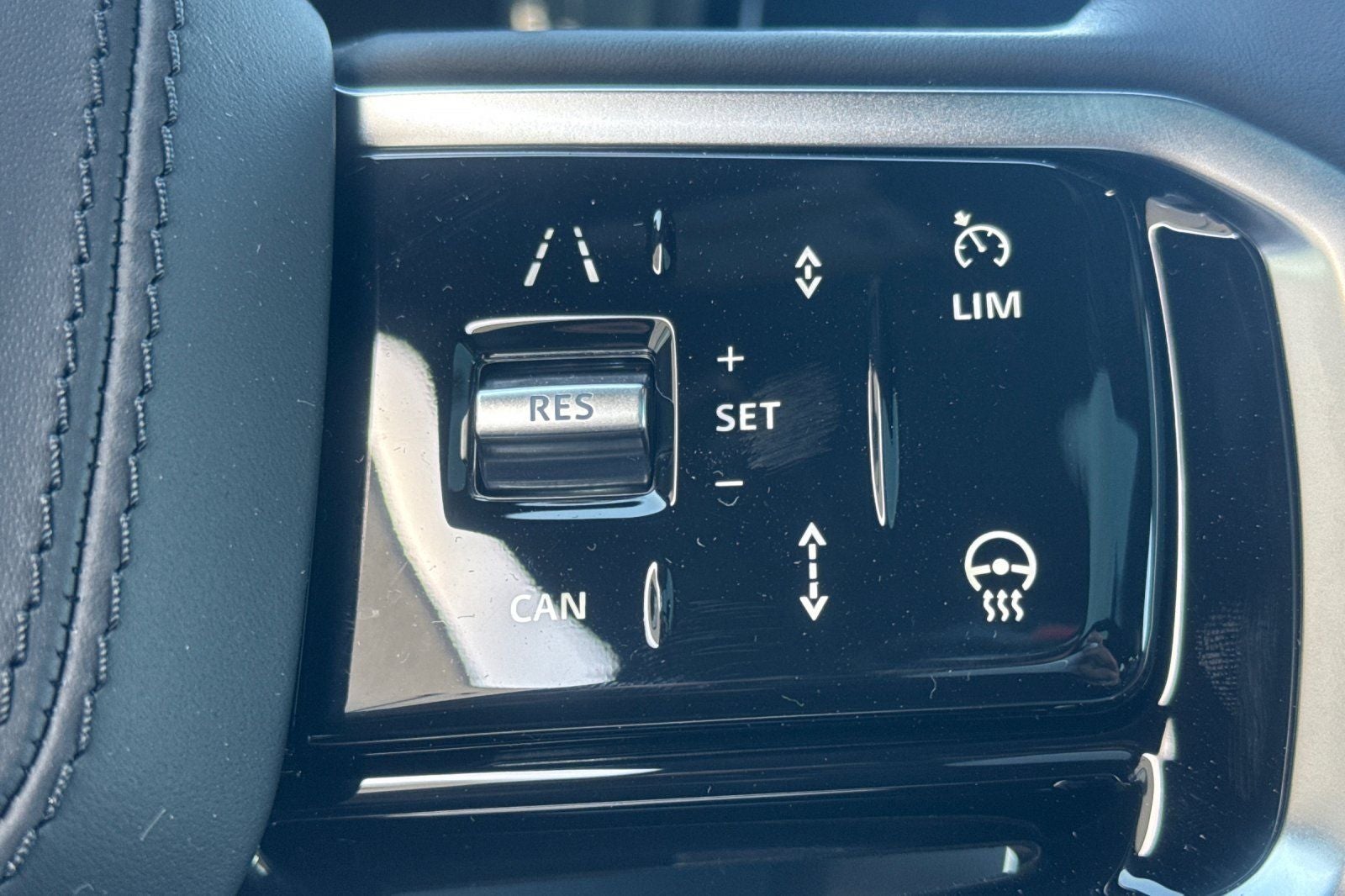 2026 Land Rover Range Rover Sport SE