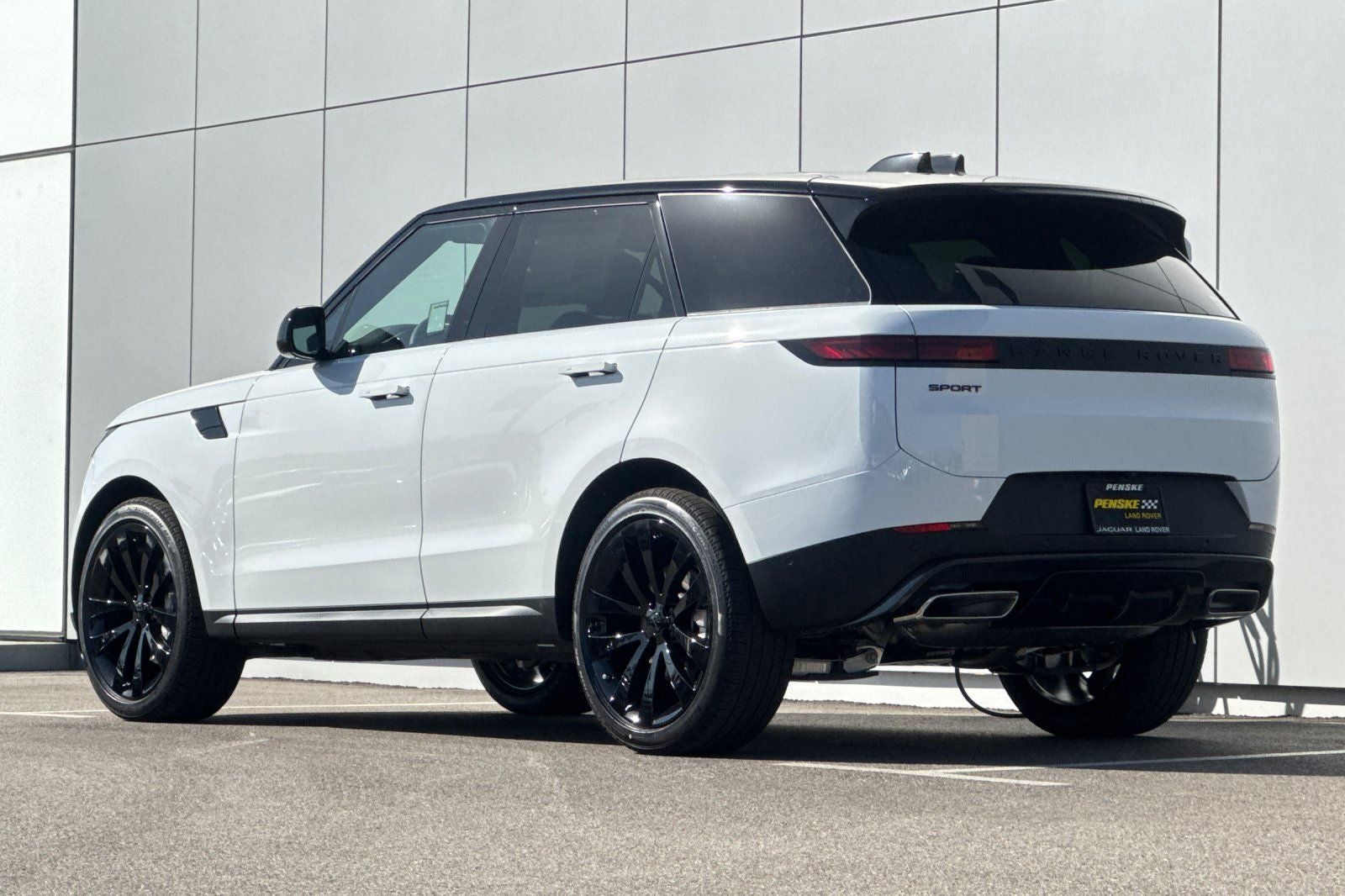 2026 Land Rover Range Rover Sport SE