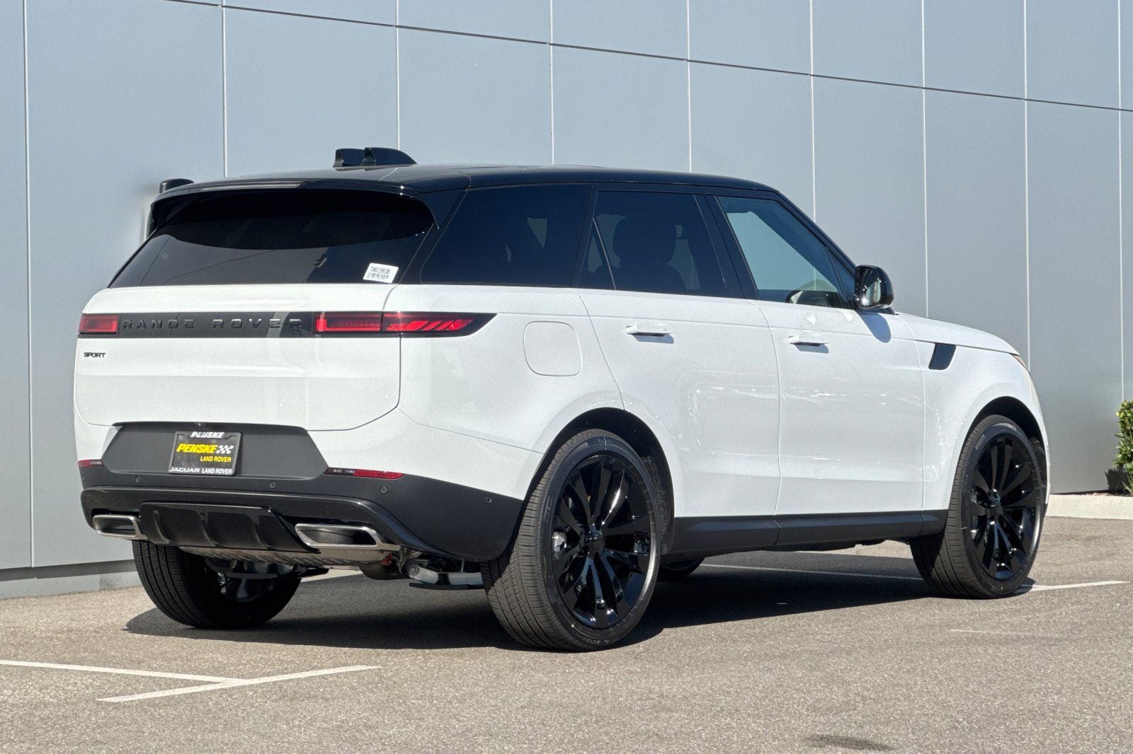 2026 Land Rover Range Rover Sport SE