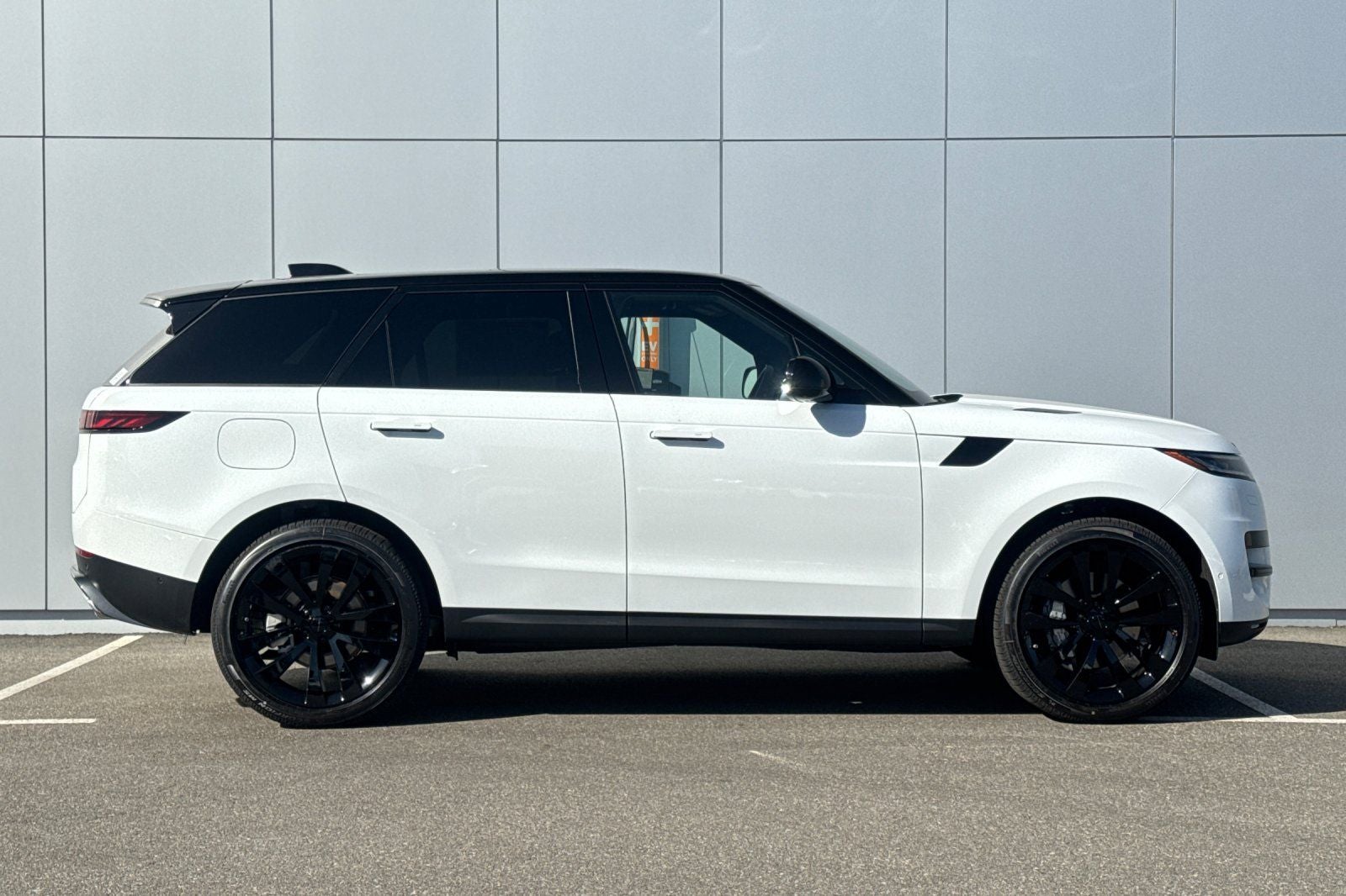2026 Land Rover Range Rover Sport SE