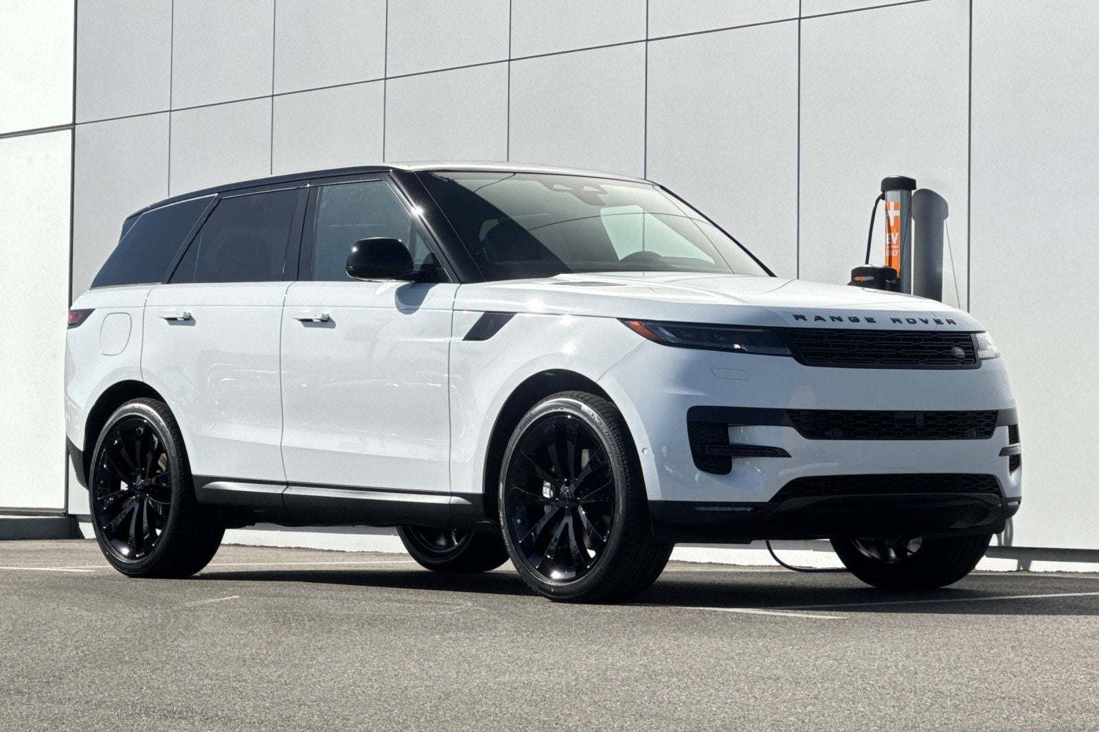 2026 Land Rover Range Rover Sport SE