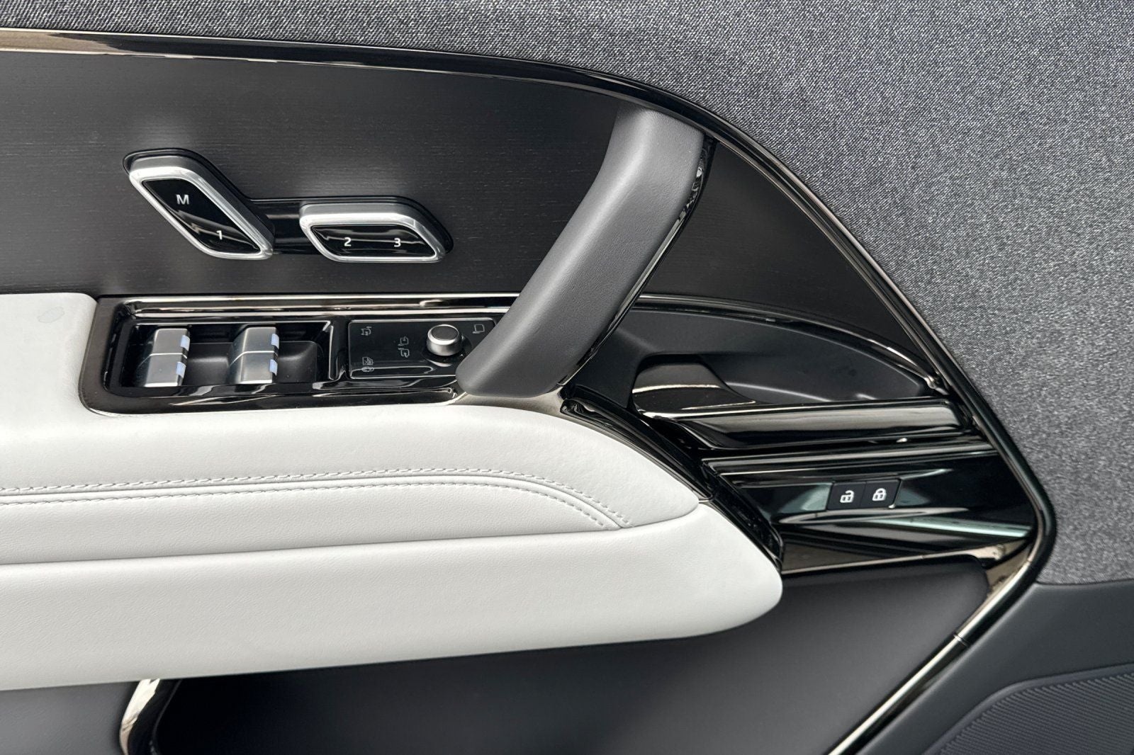 2026 Land Rover Range Rover Sport SE