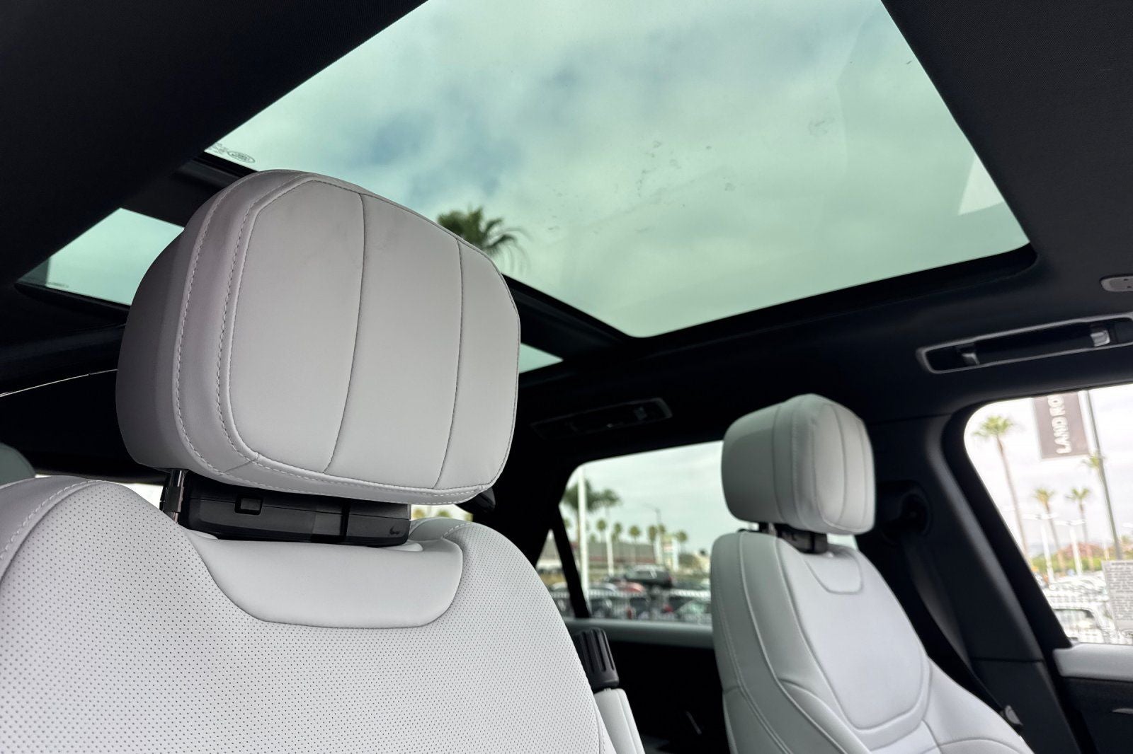 2026 Land Rover Range Rover Sport SE