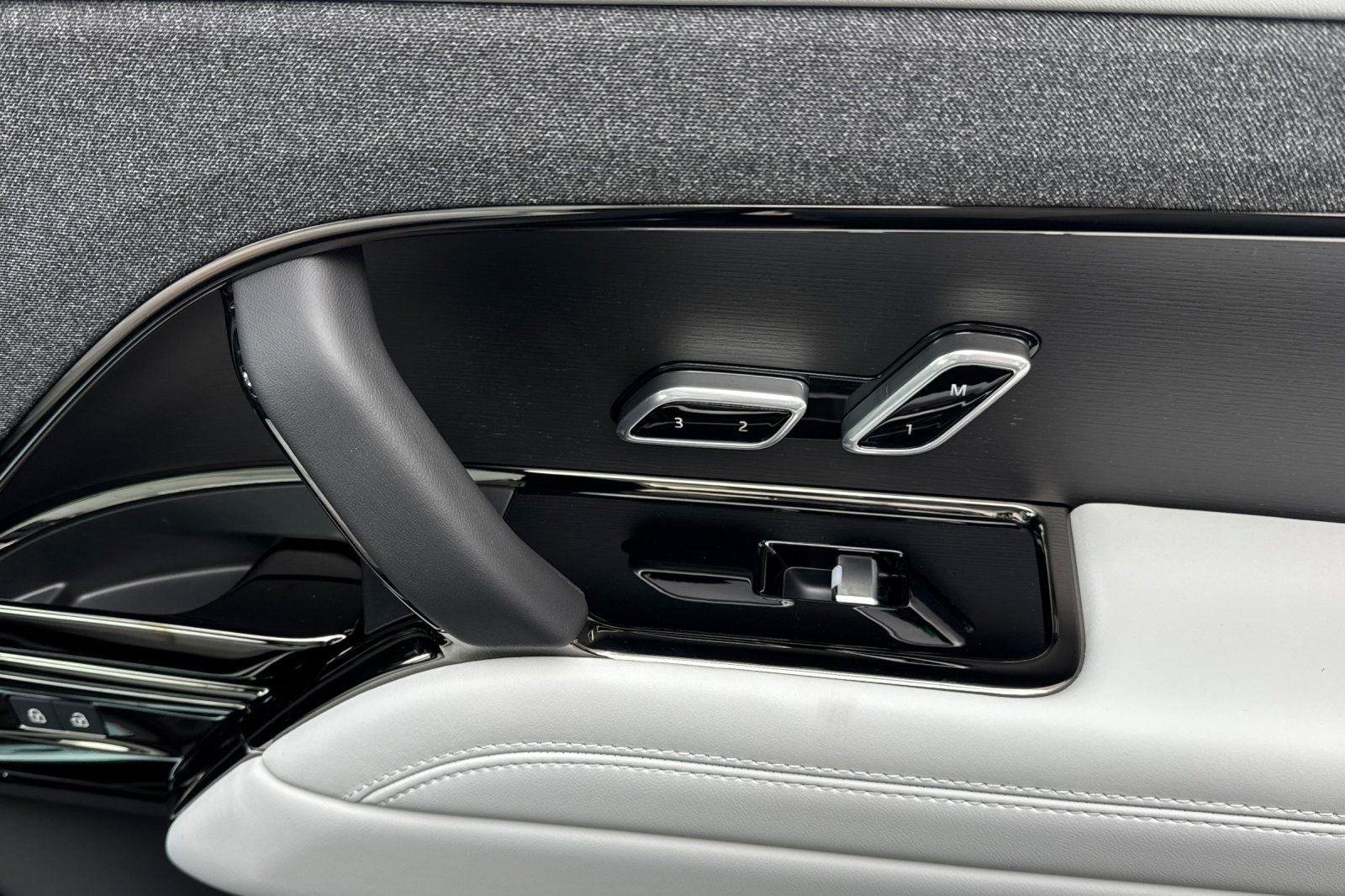 2026 Land Rover Range Rover Sport SE