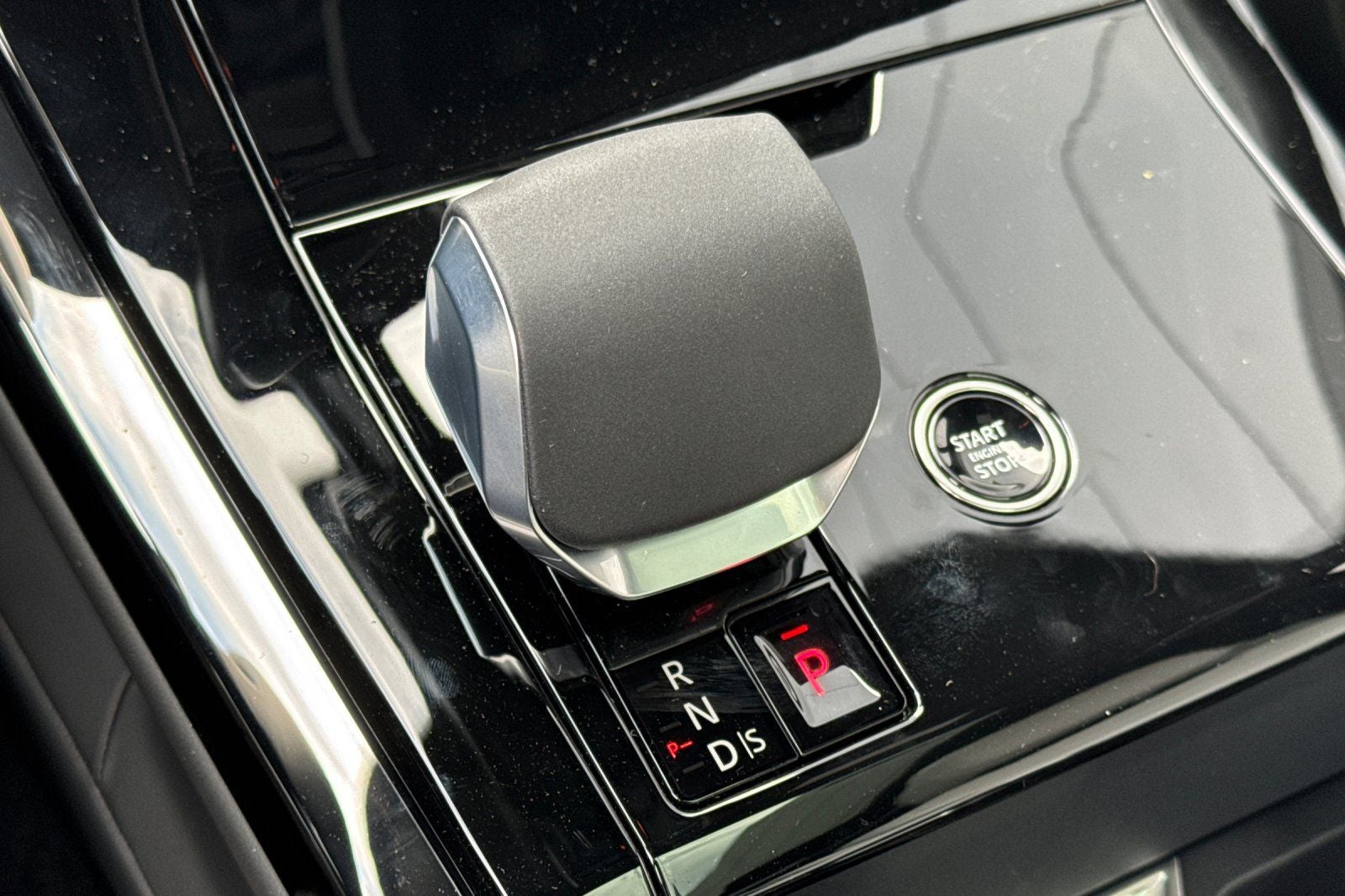 2026 Land Rover Range Rover Sport SE