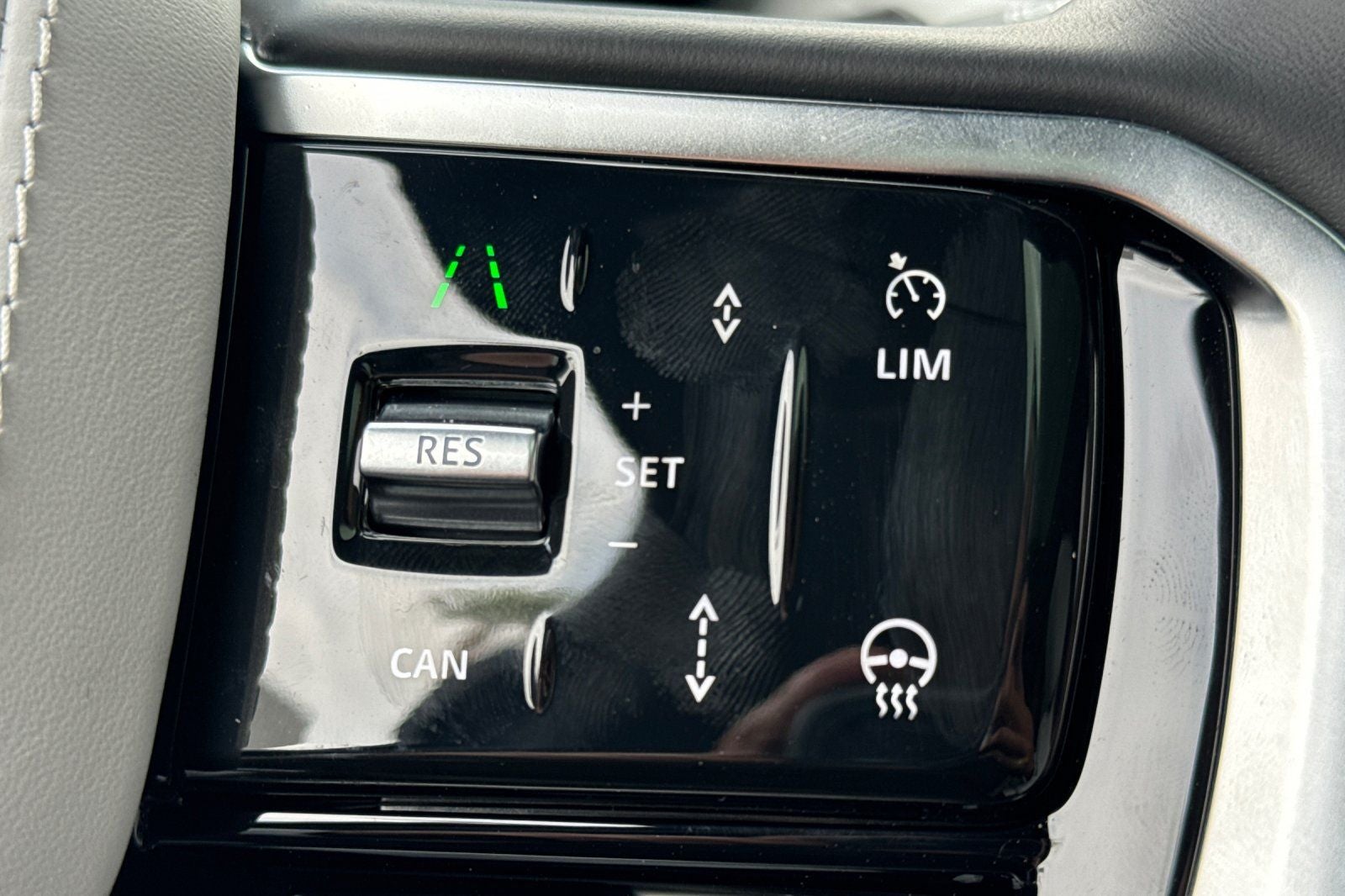 2026 Land Rover Range Rover Sport SE