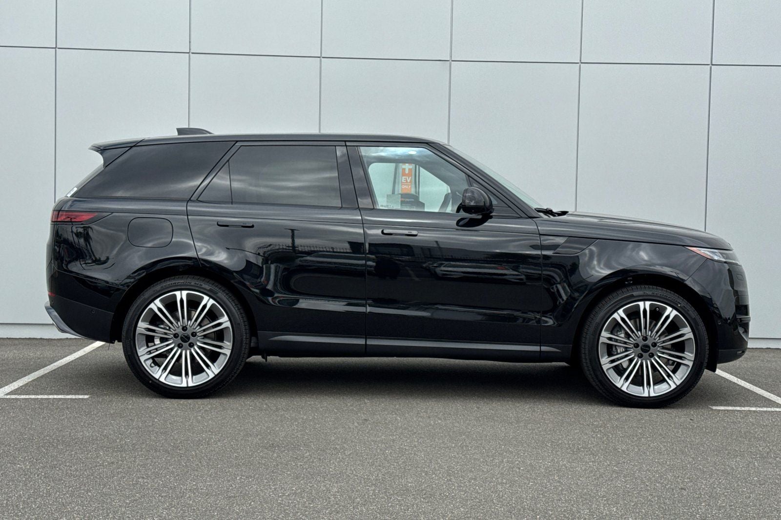 2026 Land Rover Range Rover Sport SE