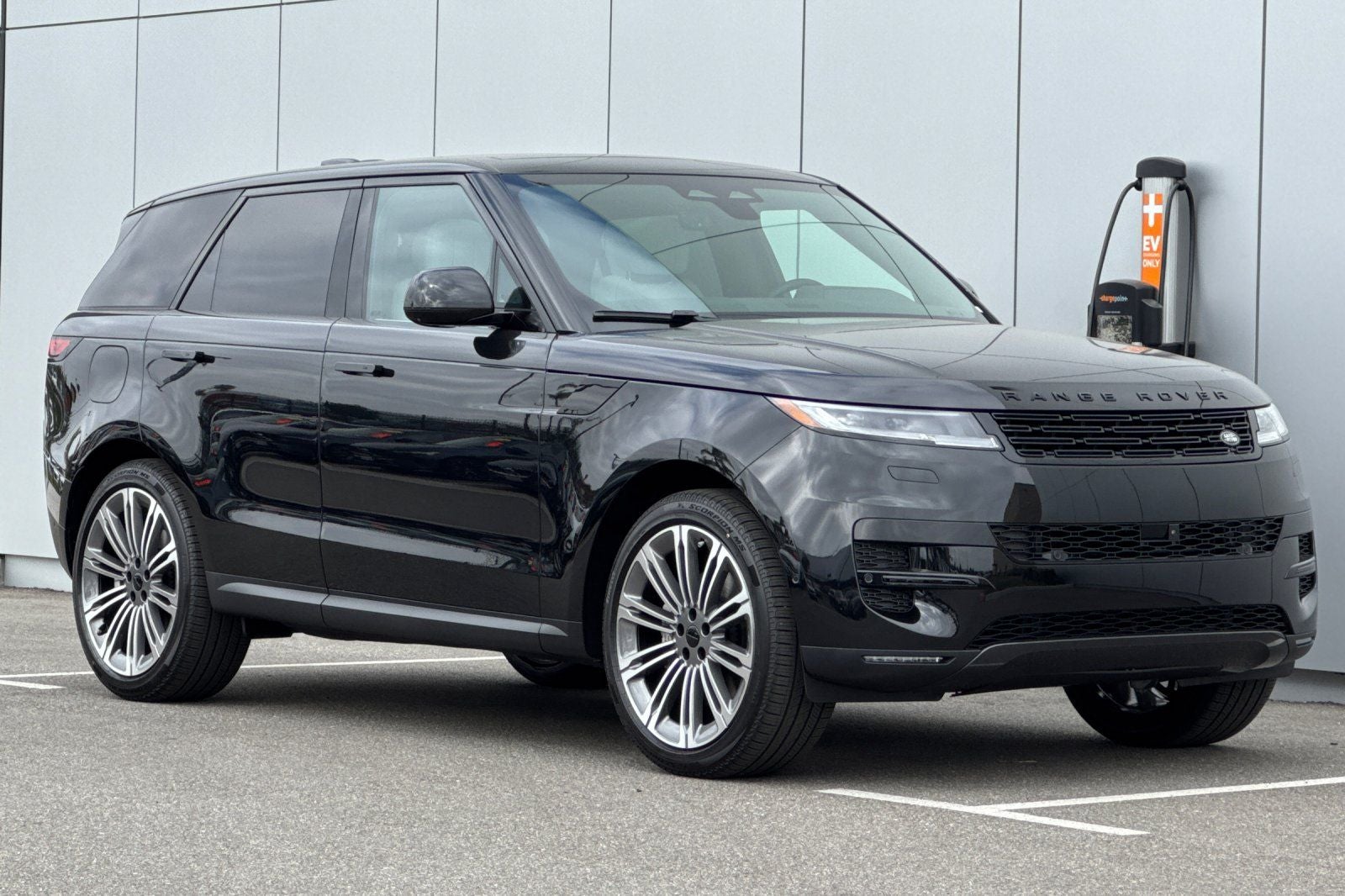 2026 Land Rover Range Rover Sport SE