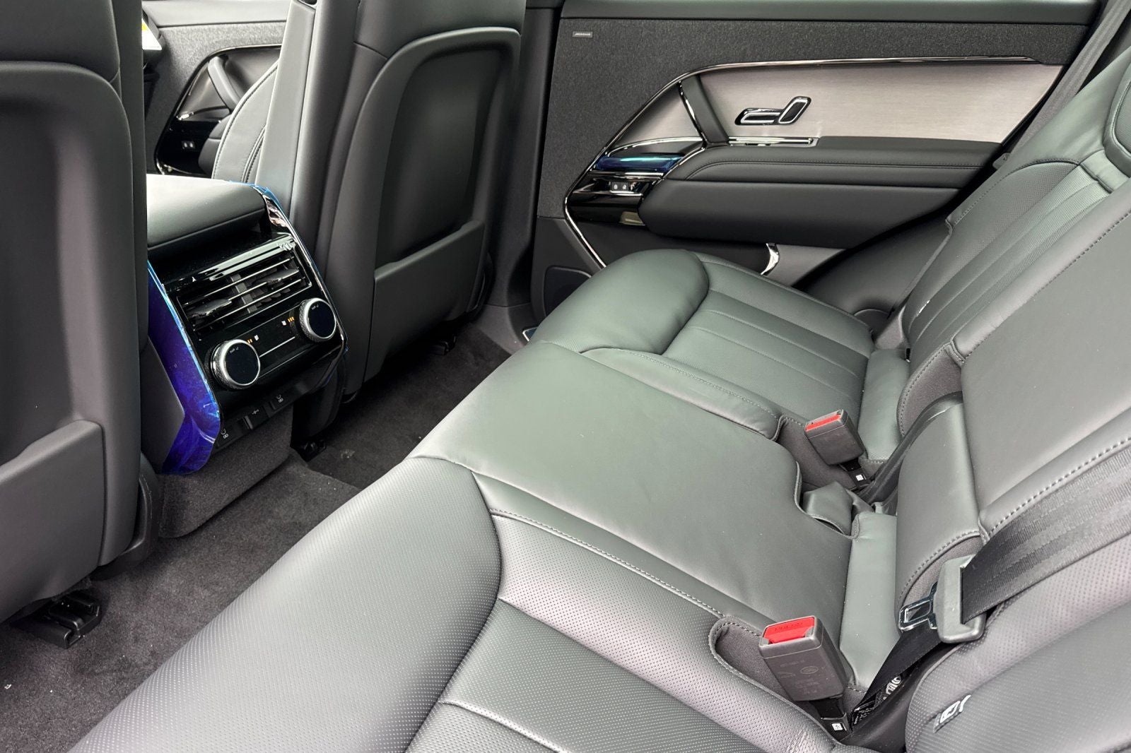 2026 Land Rover Range Rover Sport SE