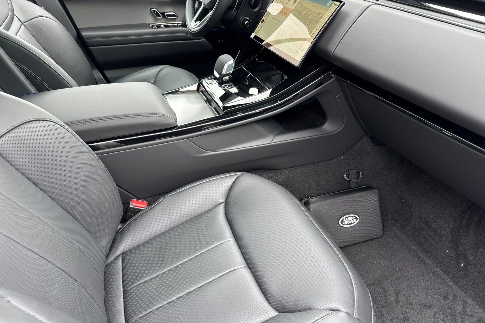 2026 Land Rover Range Rover Sport SE