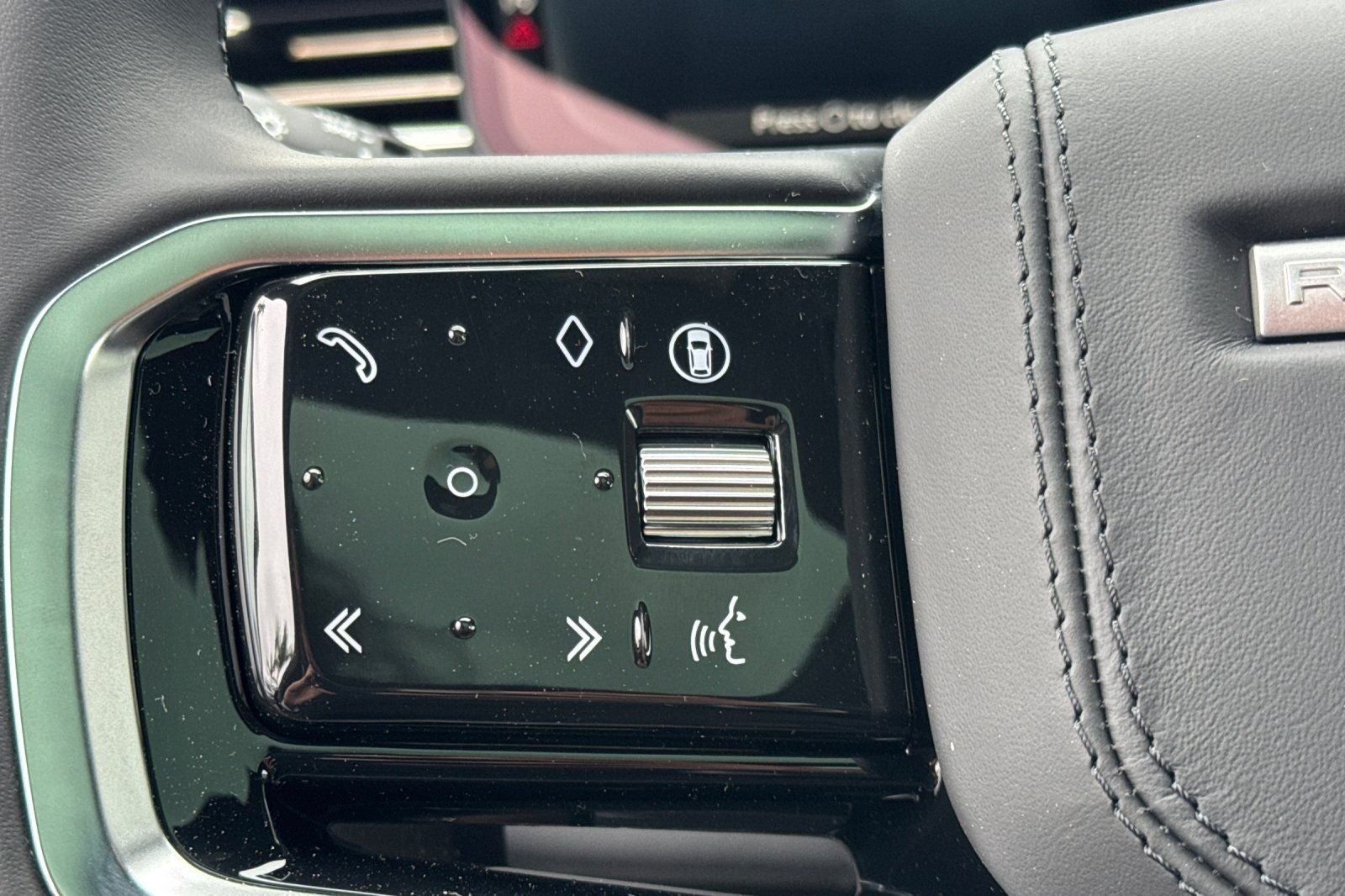 2026 Land Rover Range Rover Sport SE