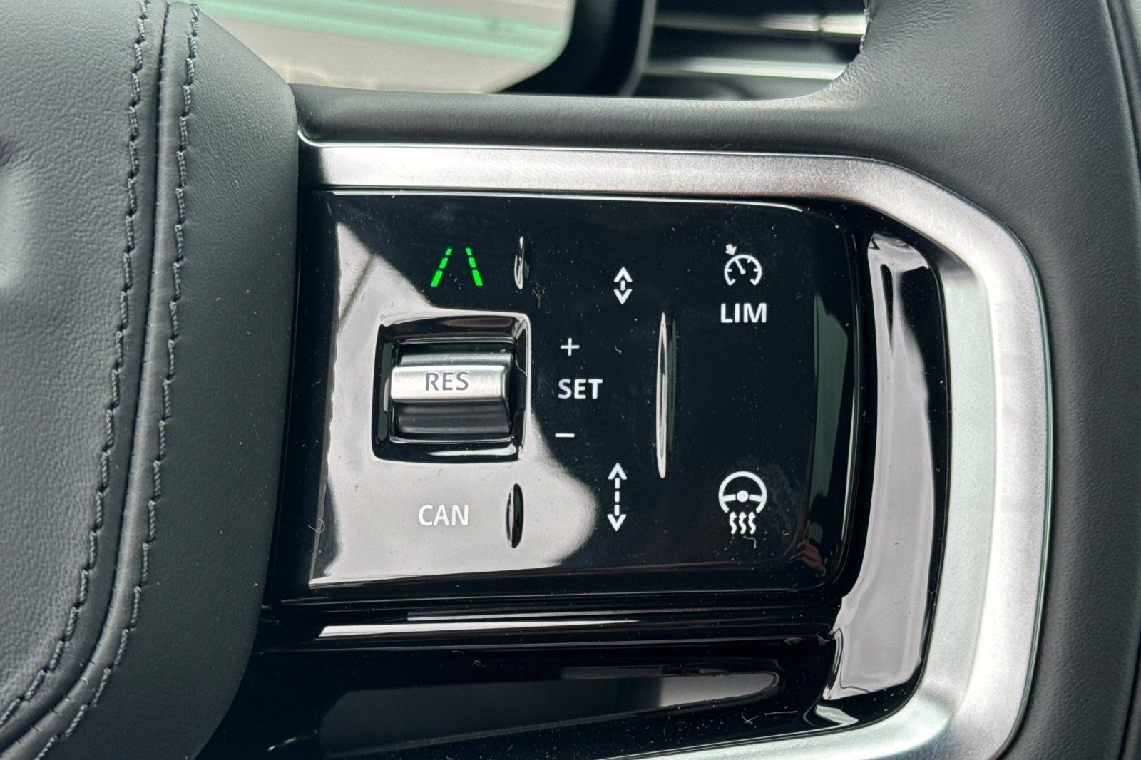 2026 Land Rover Range Rover Sport SE