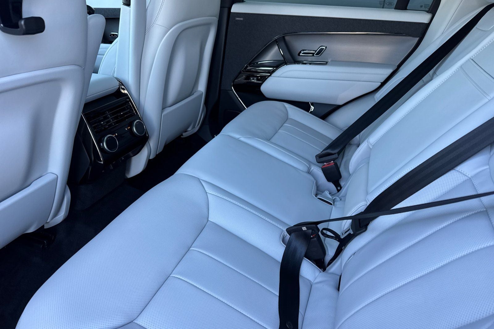 2026 Land Rover Range Rover Sport SE