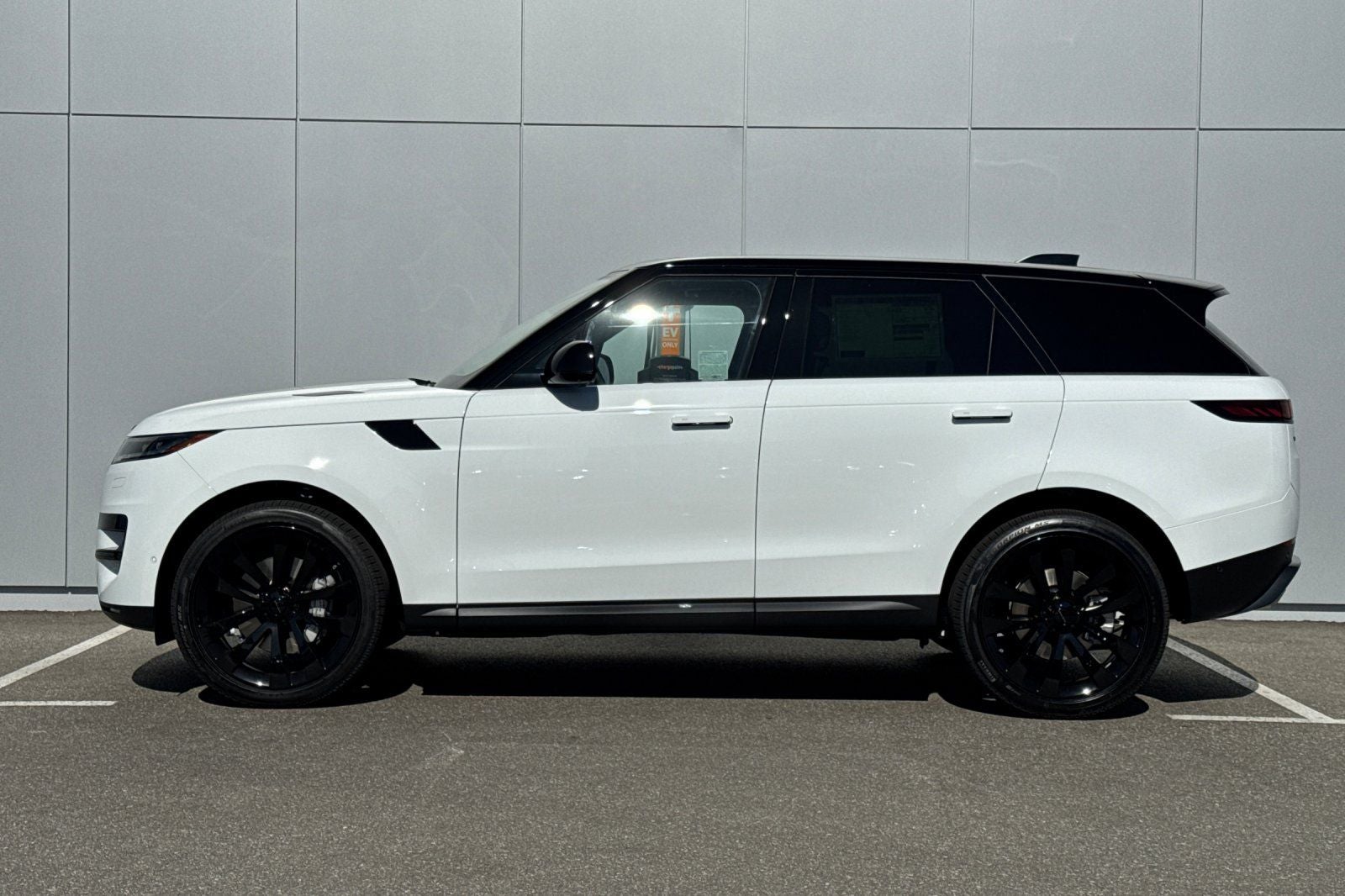 2026 Land Rover Range Rover Sport SE