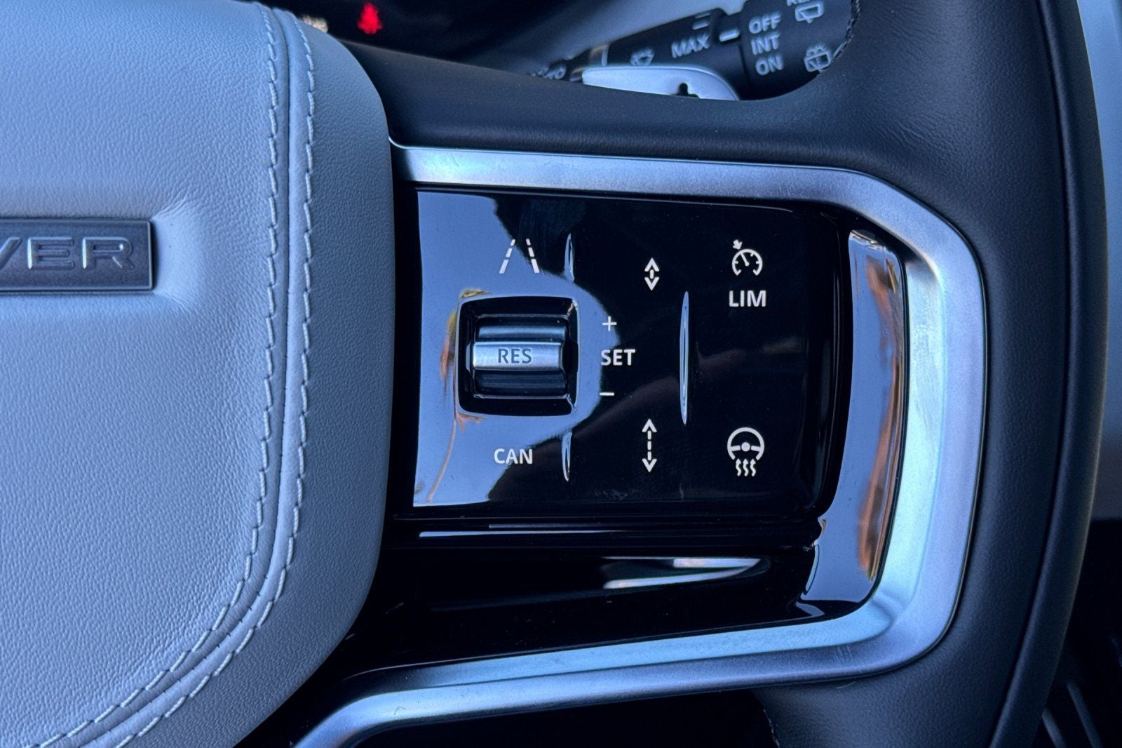 2026 Land Rover Range Rover Sport SE
