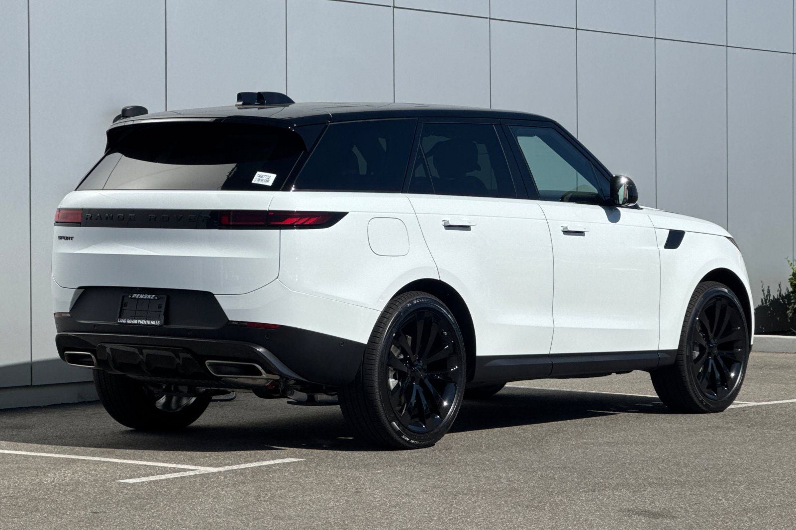 2026 Land Rover Range Rover Sport SE