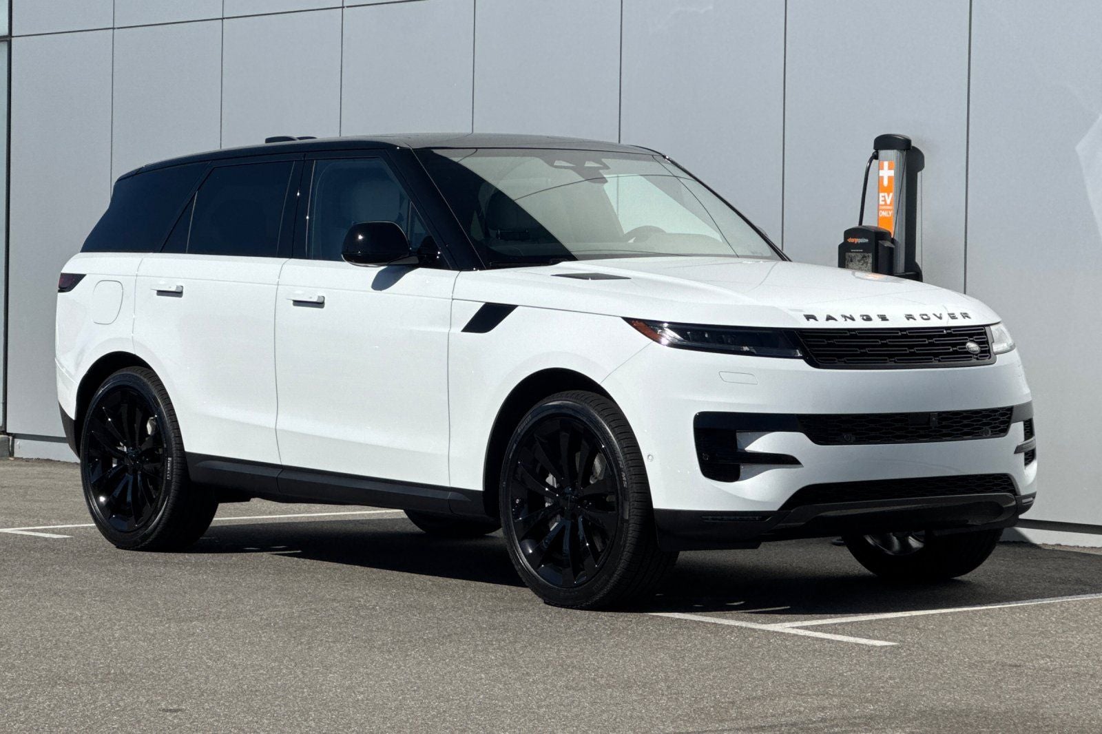 2026 Land Rover Range Rover Sport SE