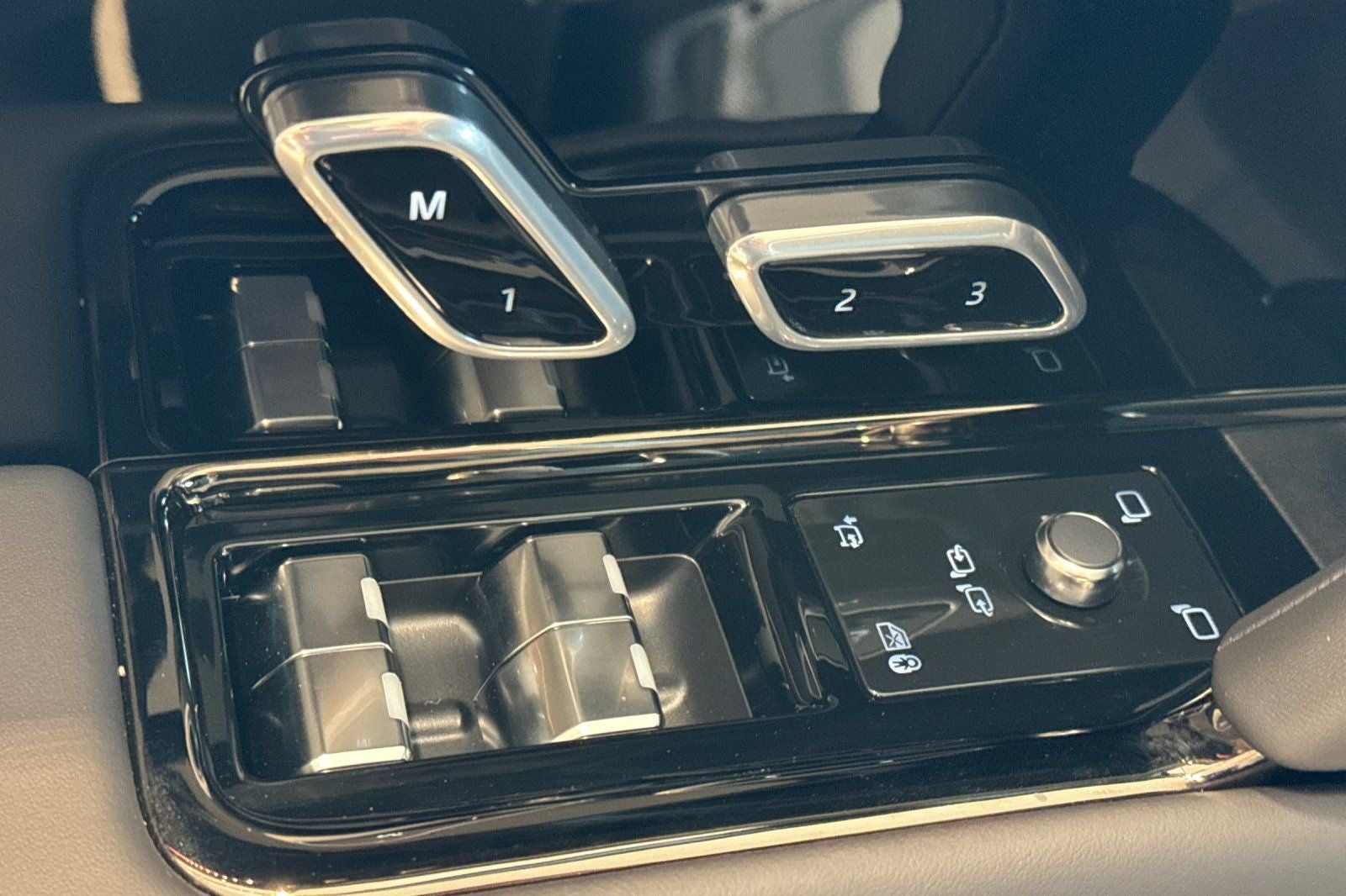 2026 Land Rover Range Rover Sport SV