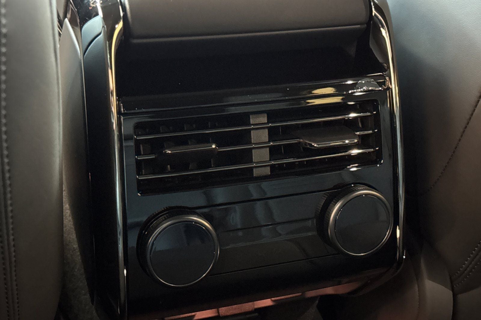 2026 Land Rover Range Rover Sport SV