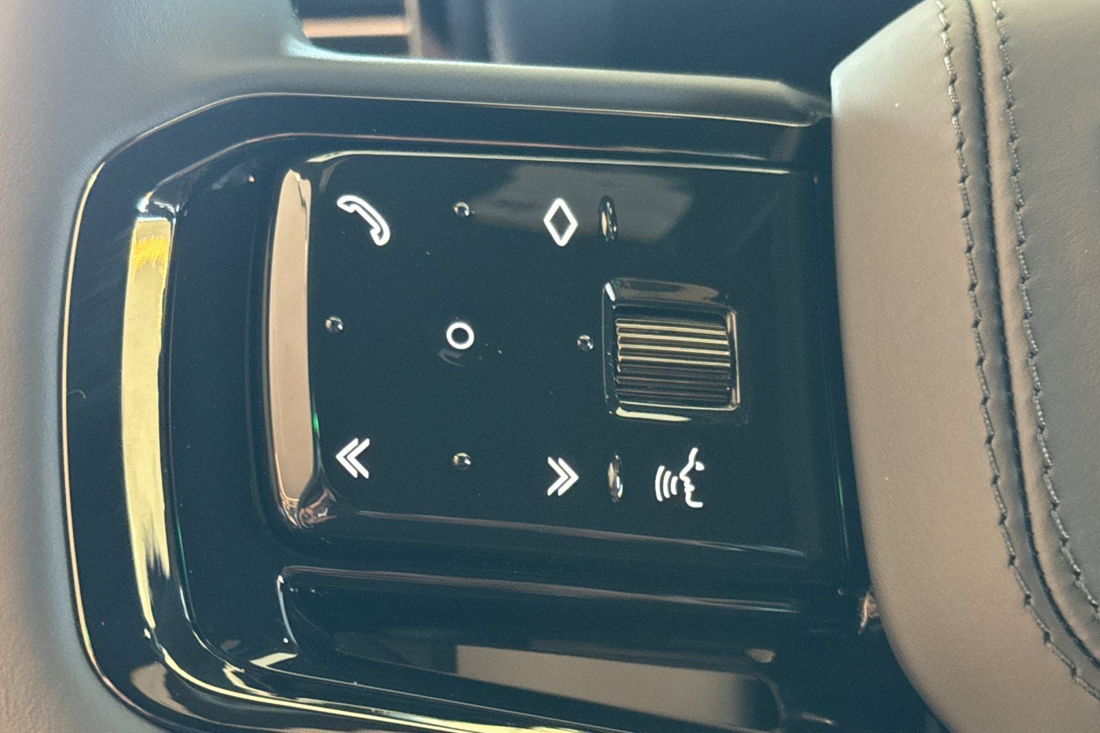 2026 Land Rover Range Rover Sport SV