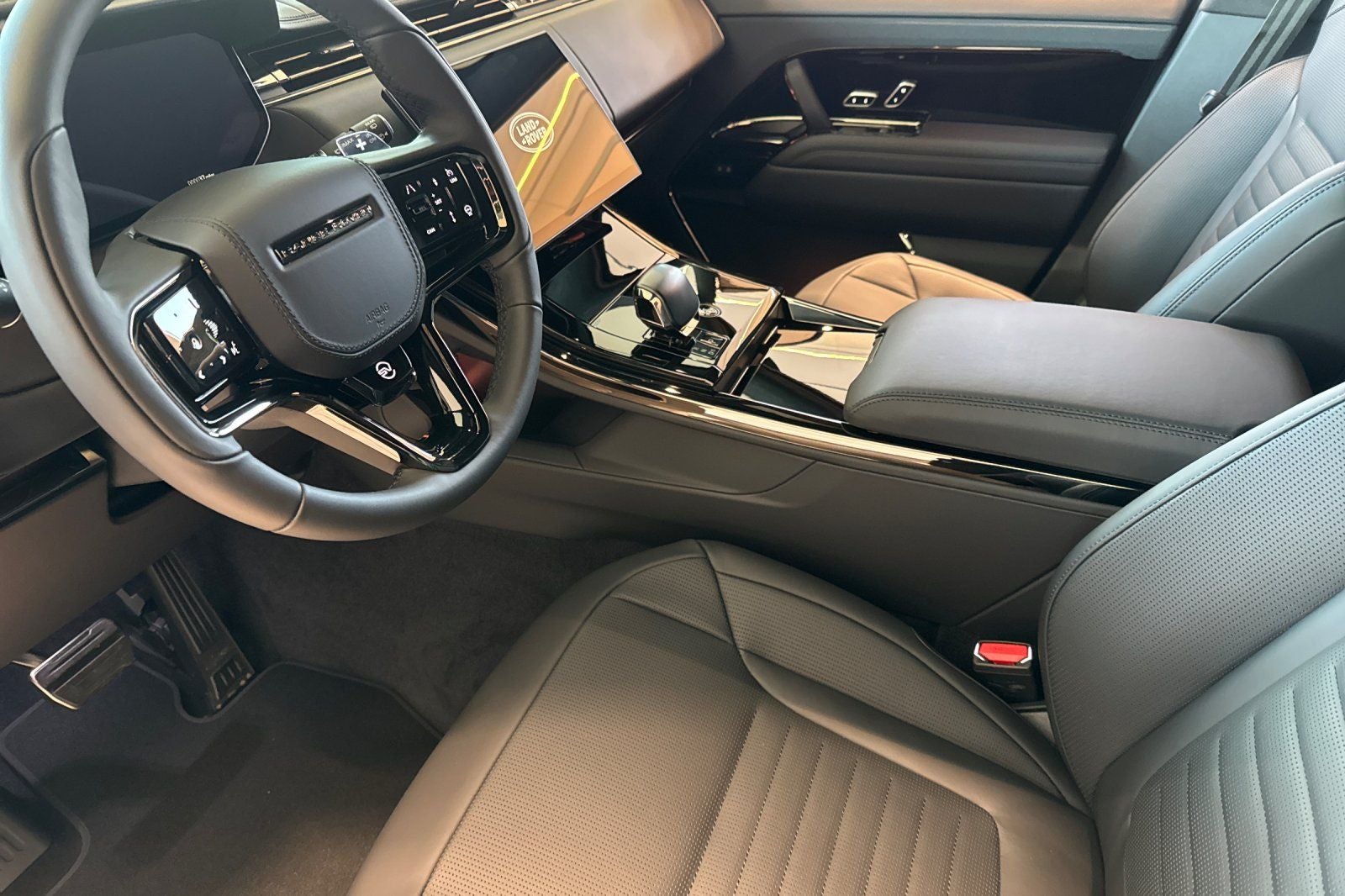 2026 Land Rover Range Rover Sport SV