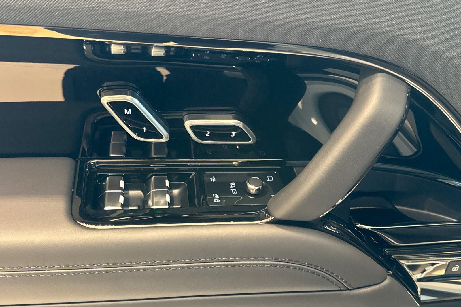 2026 Land Rover Range Rover Sport SV