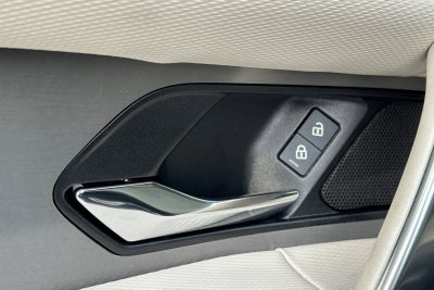 2025 Land Rover Discovery Sport SE